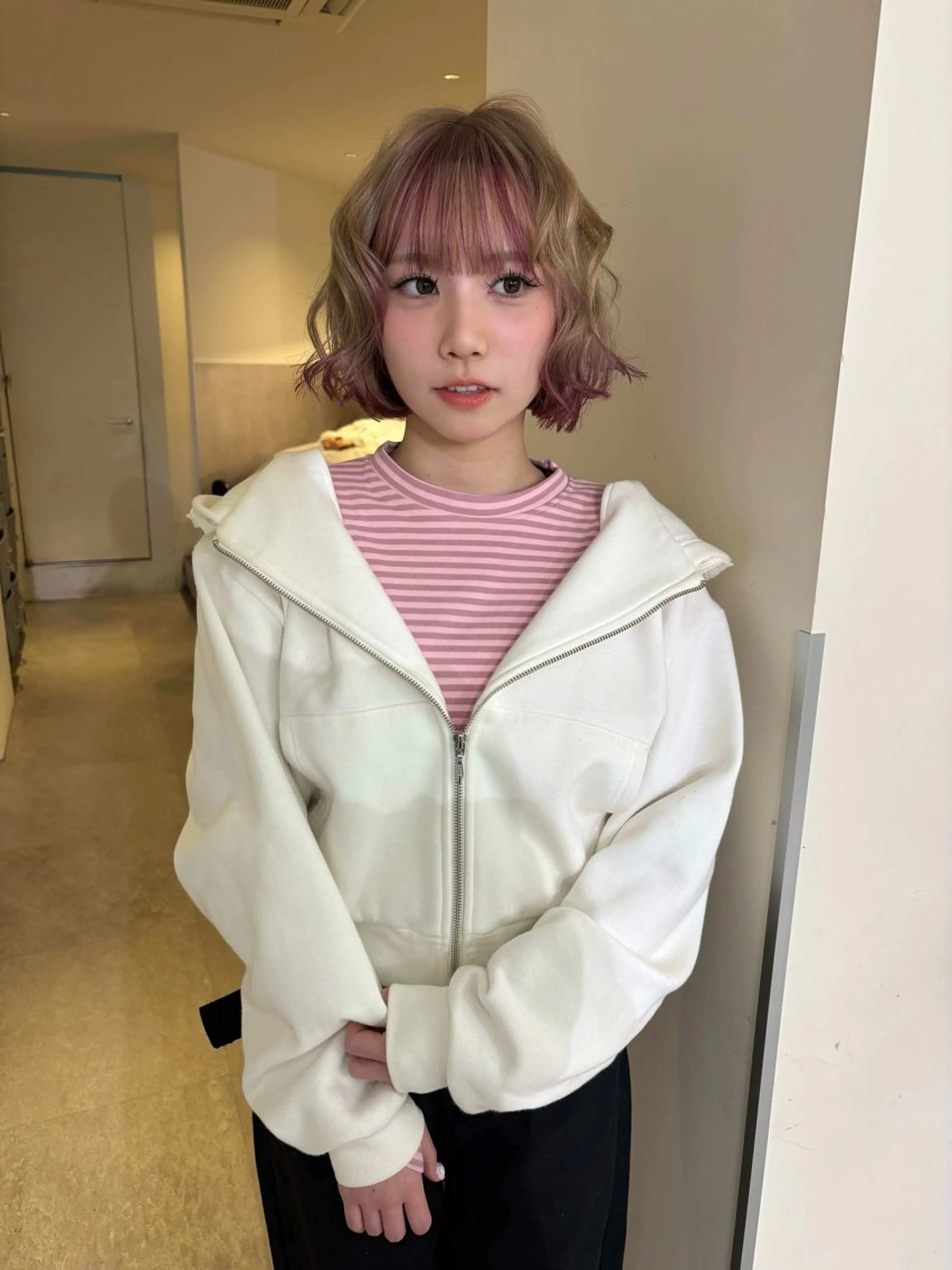 カラー デザインカラー ヘアカラー rinka/暖色 ボブカットモデルのヘアスタイル