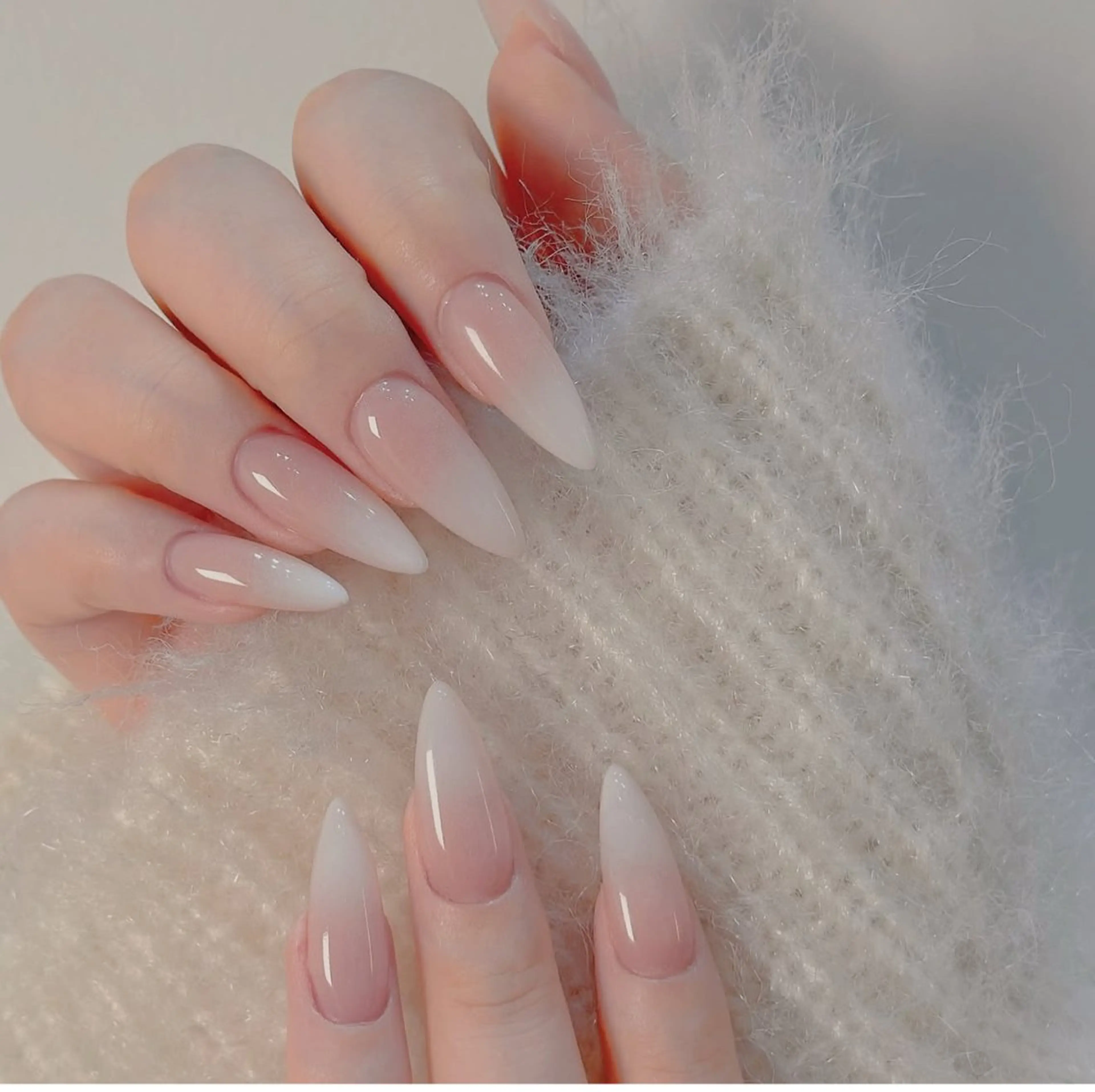 ネイル キラキラネイル マグネットネイル ぷっくりネイル 春ネイル ワンホンネイル ハンドネイル Lyna 池袋のネイルデザイン