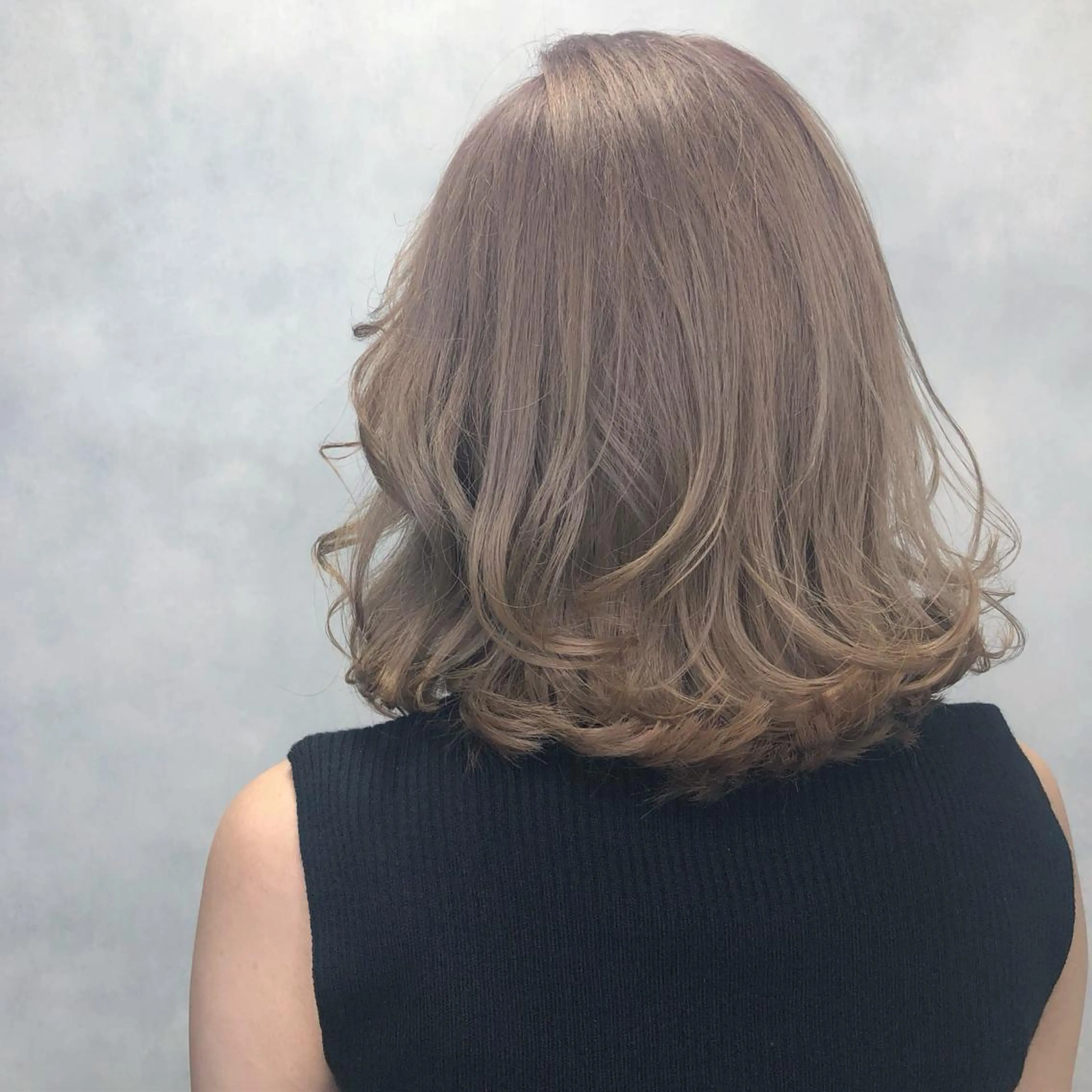 ミディアム カラー ベージュカラー ハイトーンカラー オレンジ ORIKA 美容室のヘアスタイル