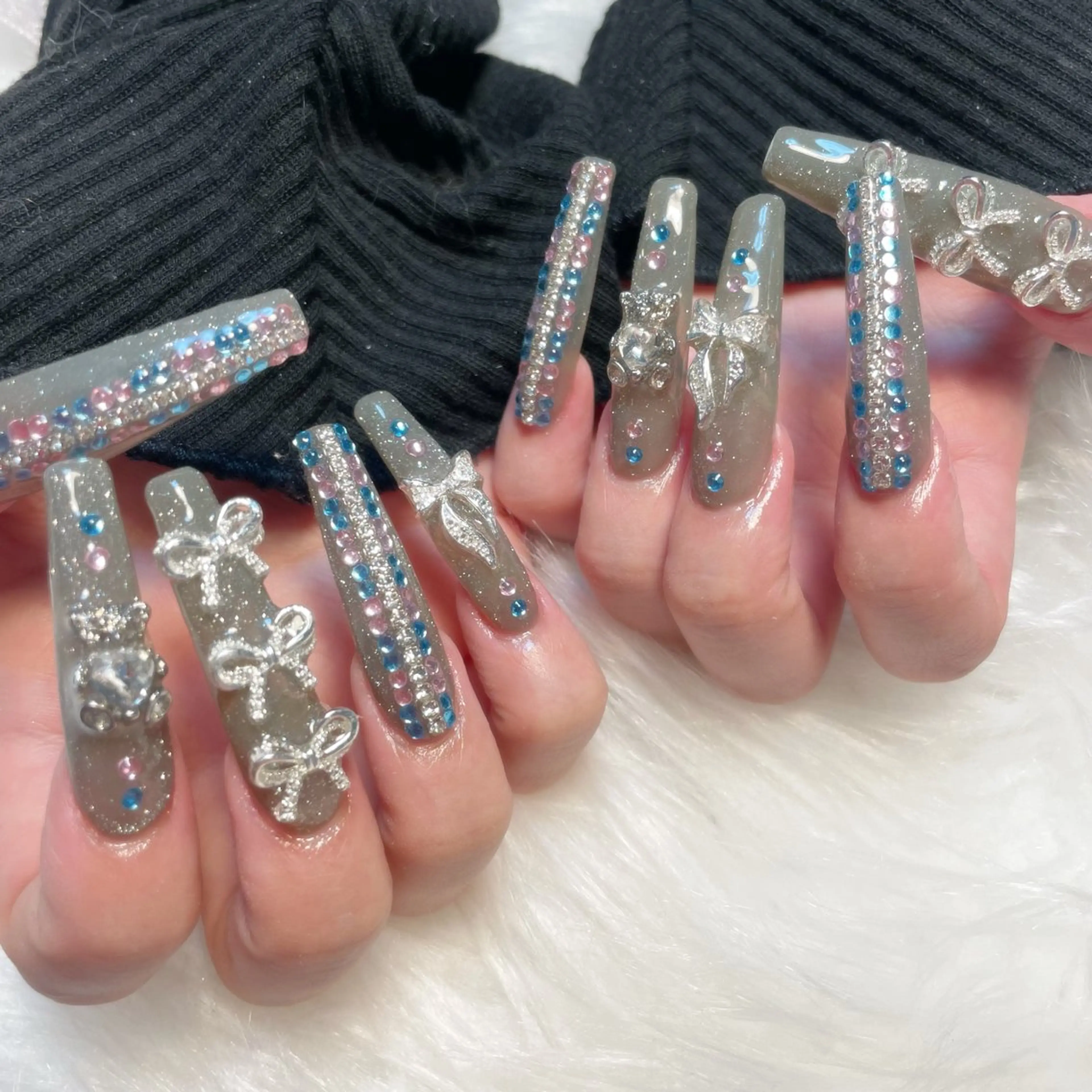 ネイル ハンドネイル ゴテゴテ💙ワンホン リオナのネイルデザイン