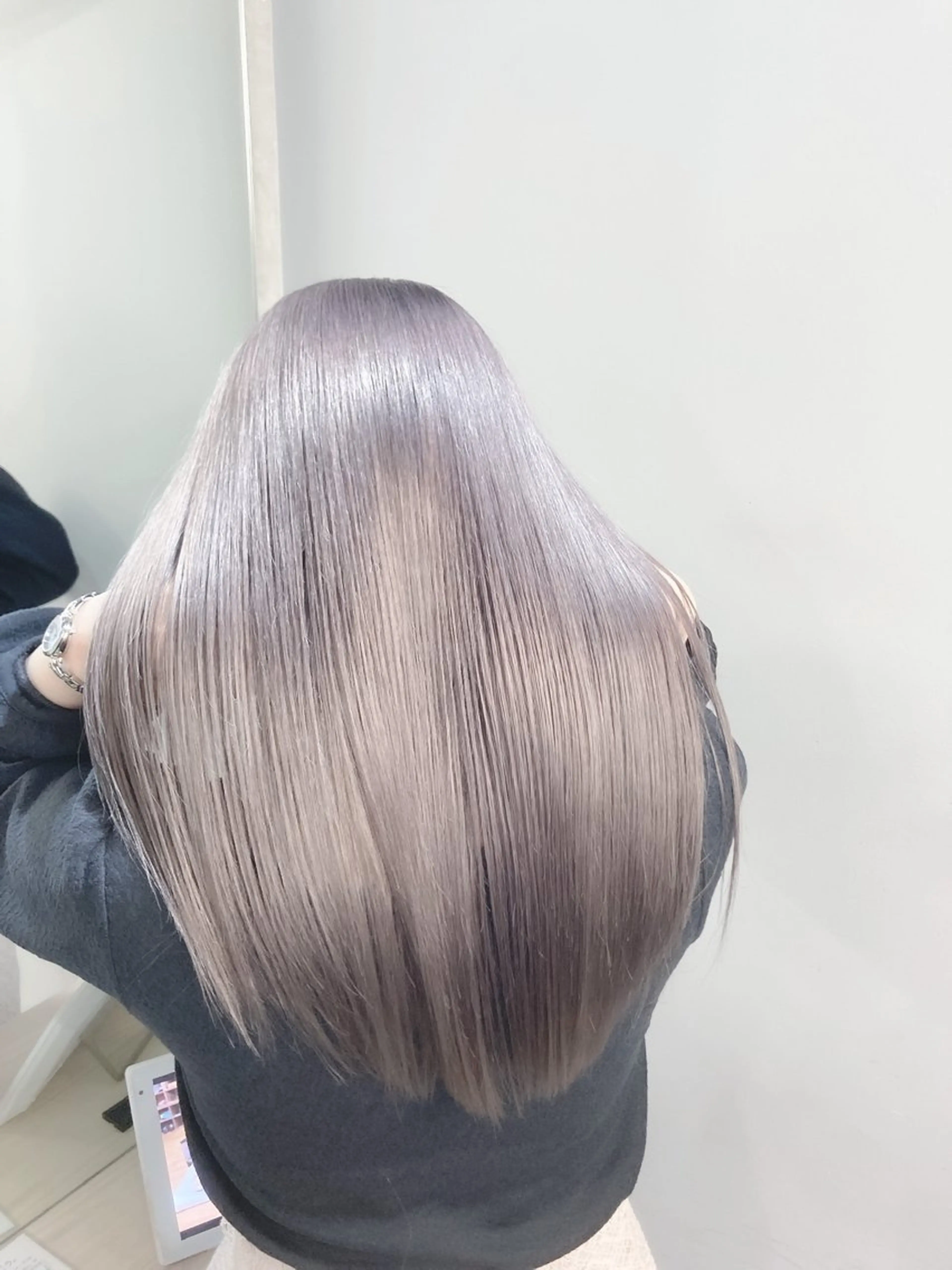 セミロング カラー ✨美髪矯正×髪質改善 🍎カイト🍎渋谷のヘアスタイル