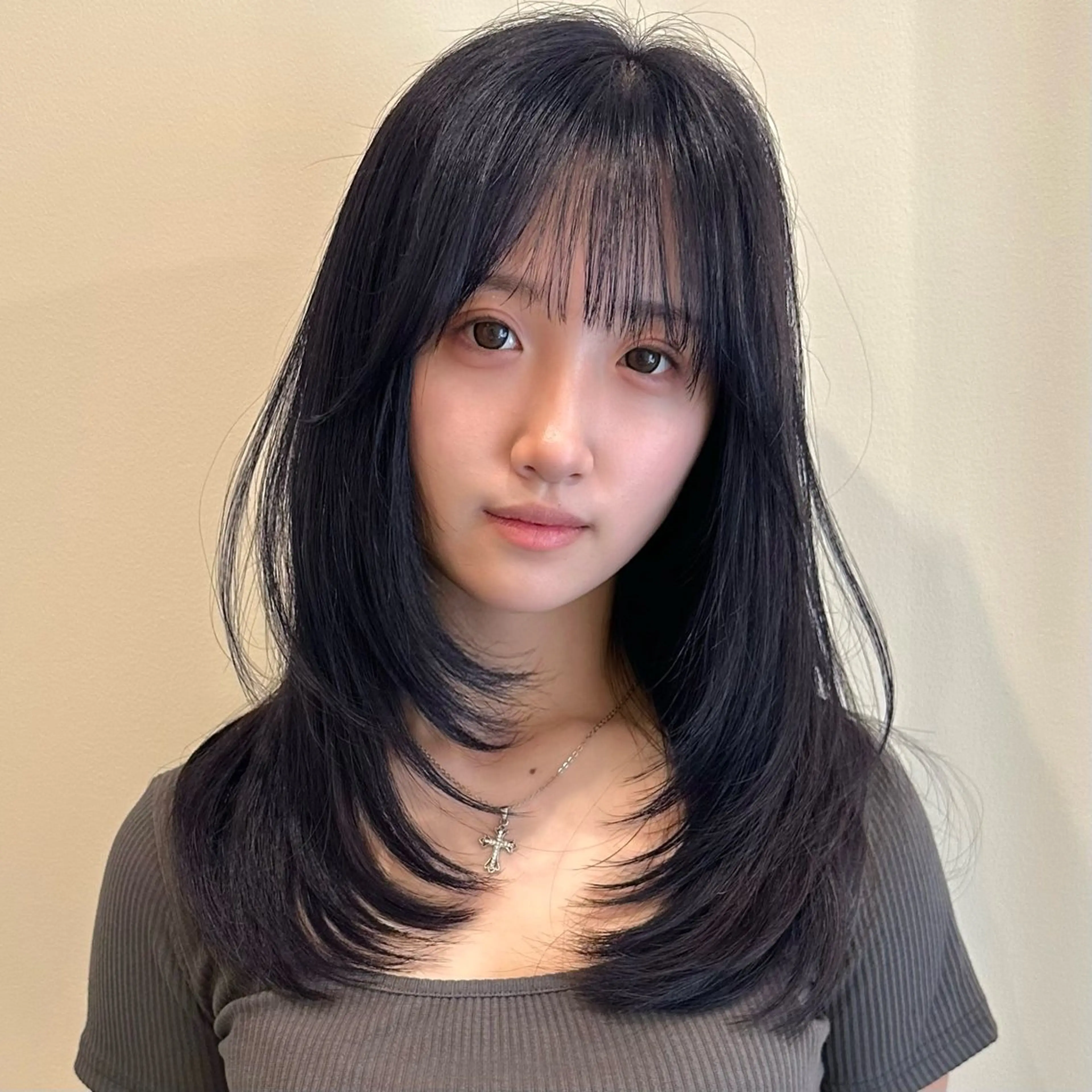 ミディアム カット ヘアカラー トリートメント 🌹ハッシュカット、 レイヤー韓国ヘア🌹のヘアスタイル