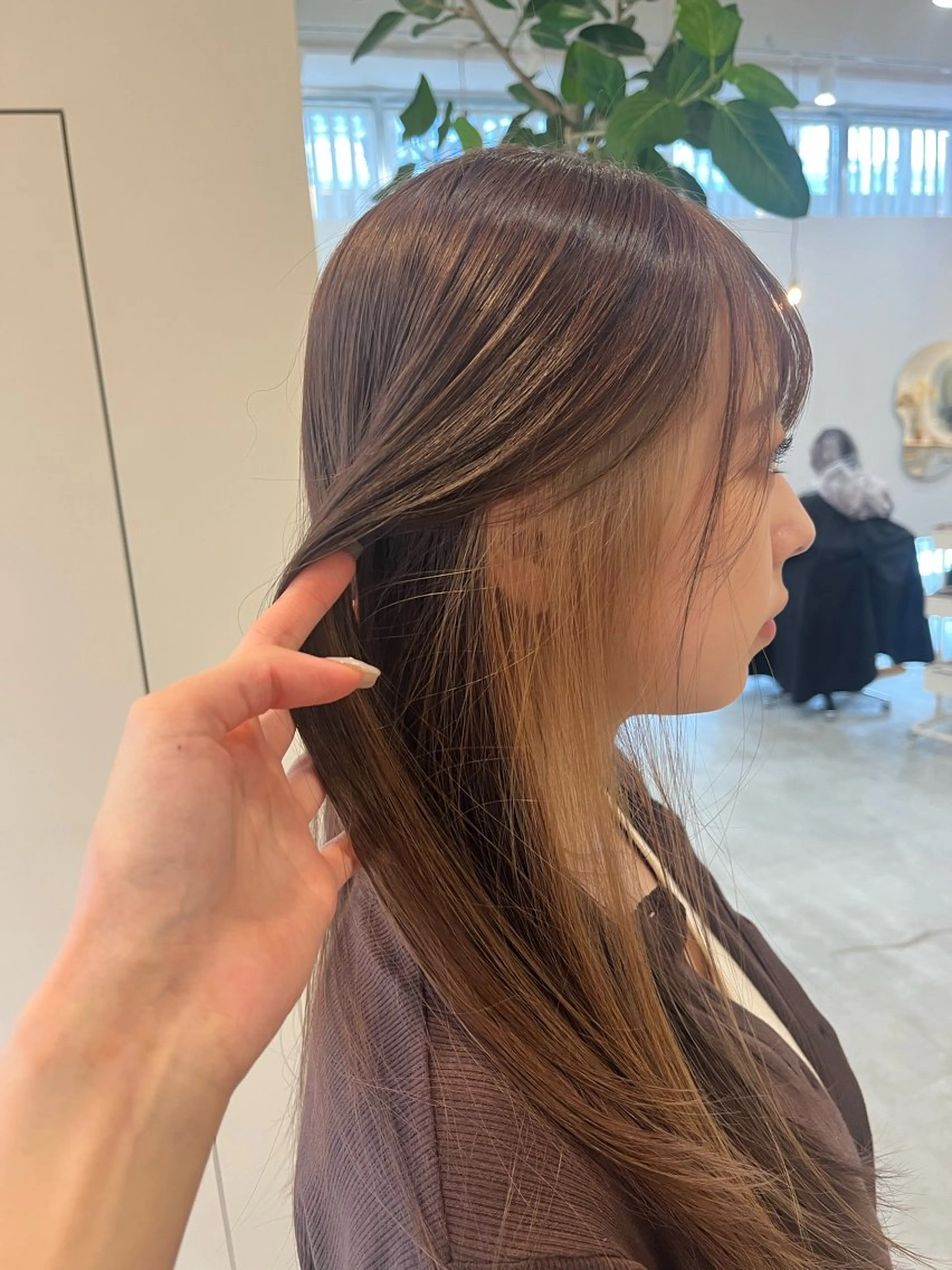 カラー 山口 愛結のヘアスタイル