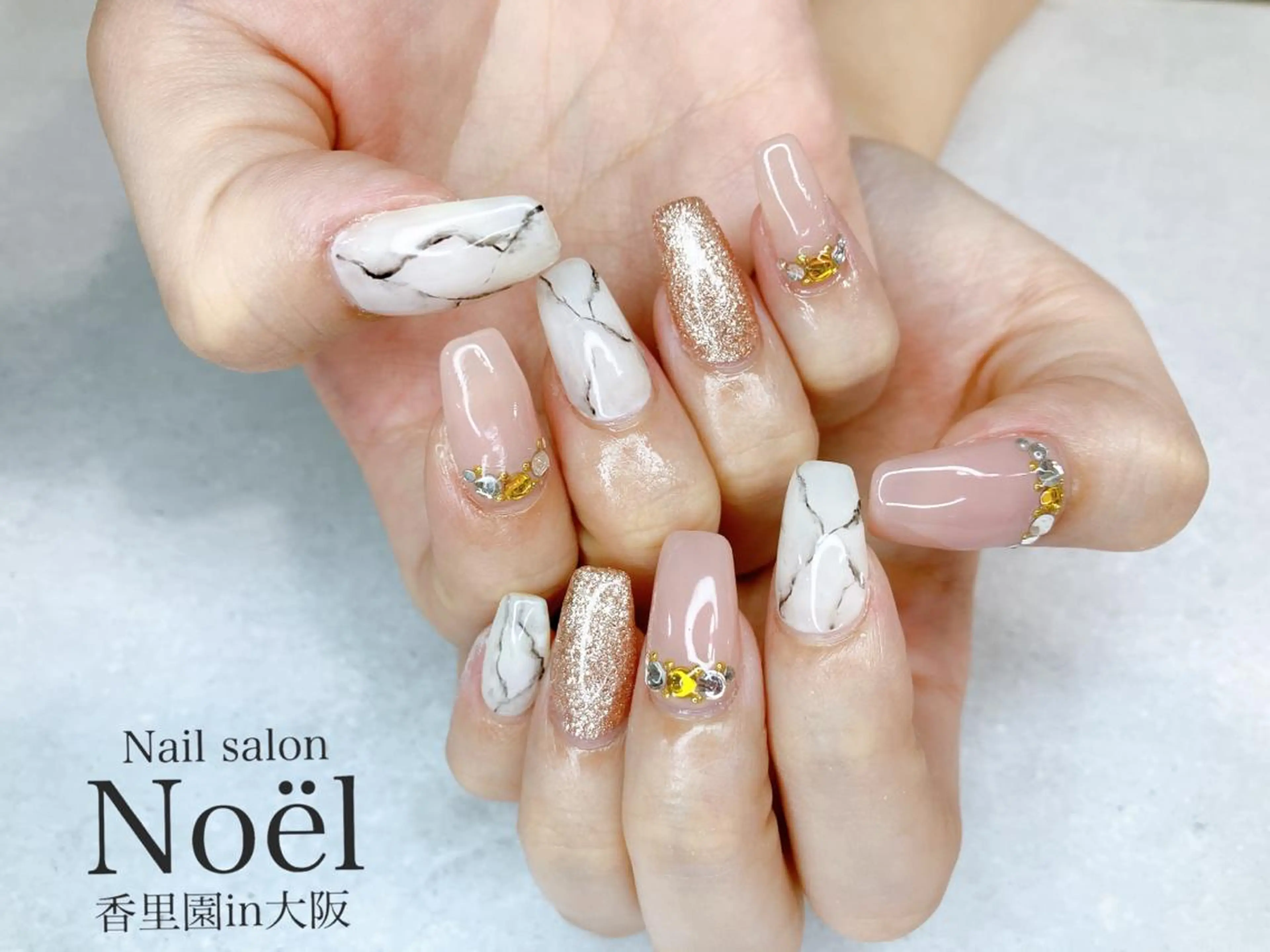 ネイル ストーンネイル Nailsalon ＆Noelのネイルデザイン