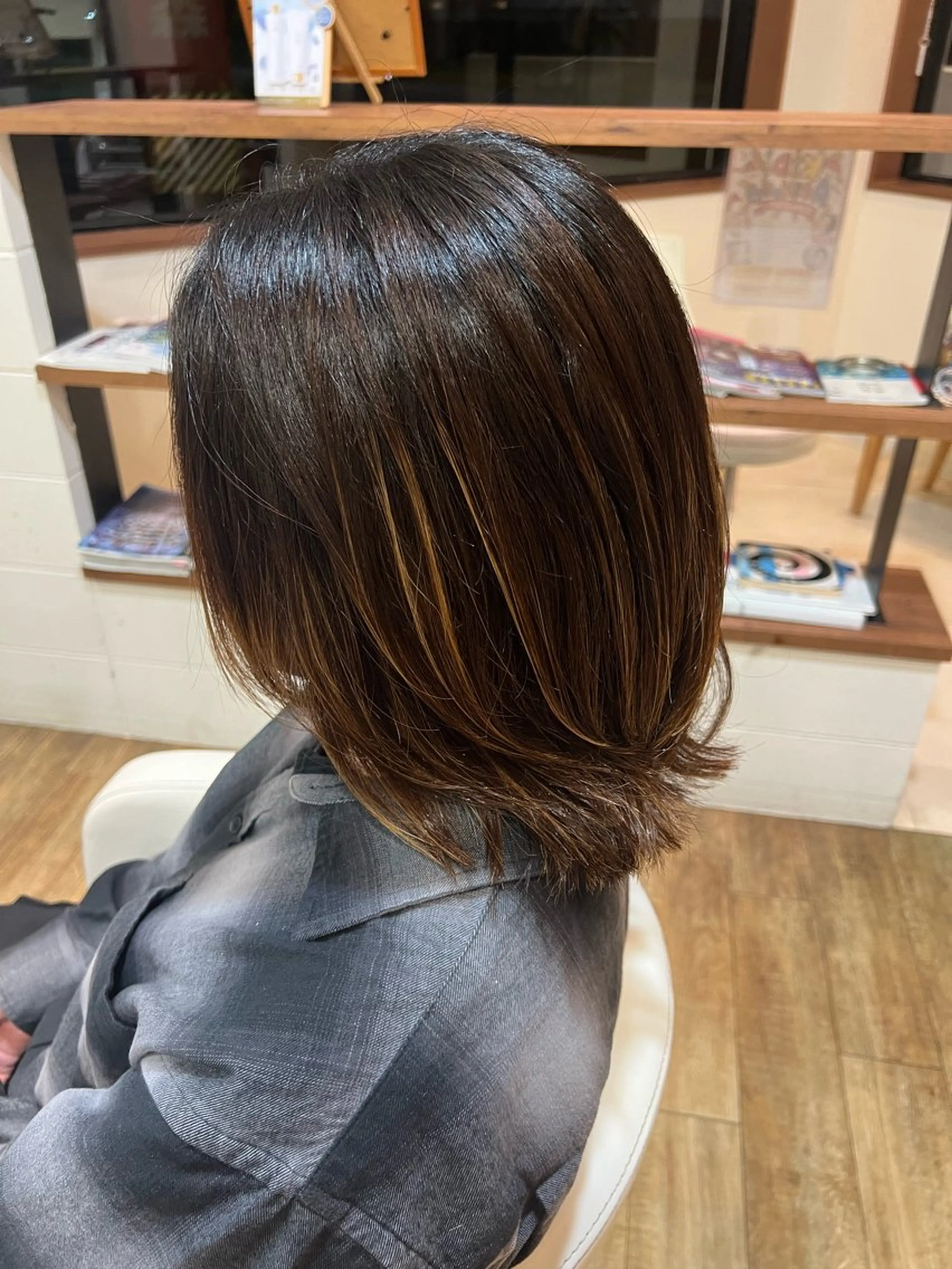 ミディアム カラー ハイライトカラー ハイライト レイヤーカット 一戸 大和のヘアスタイル