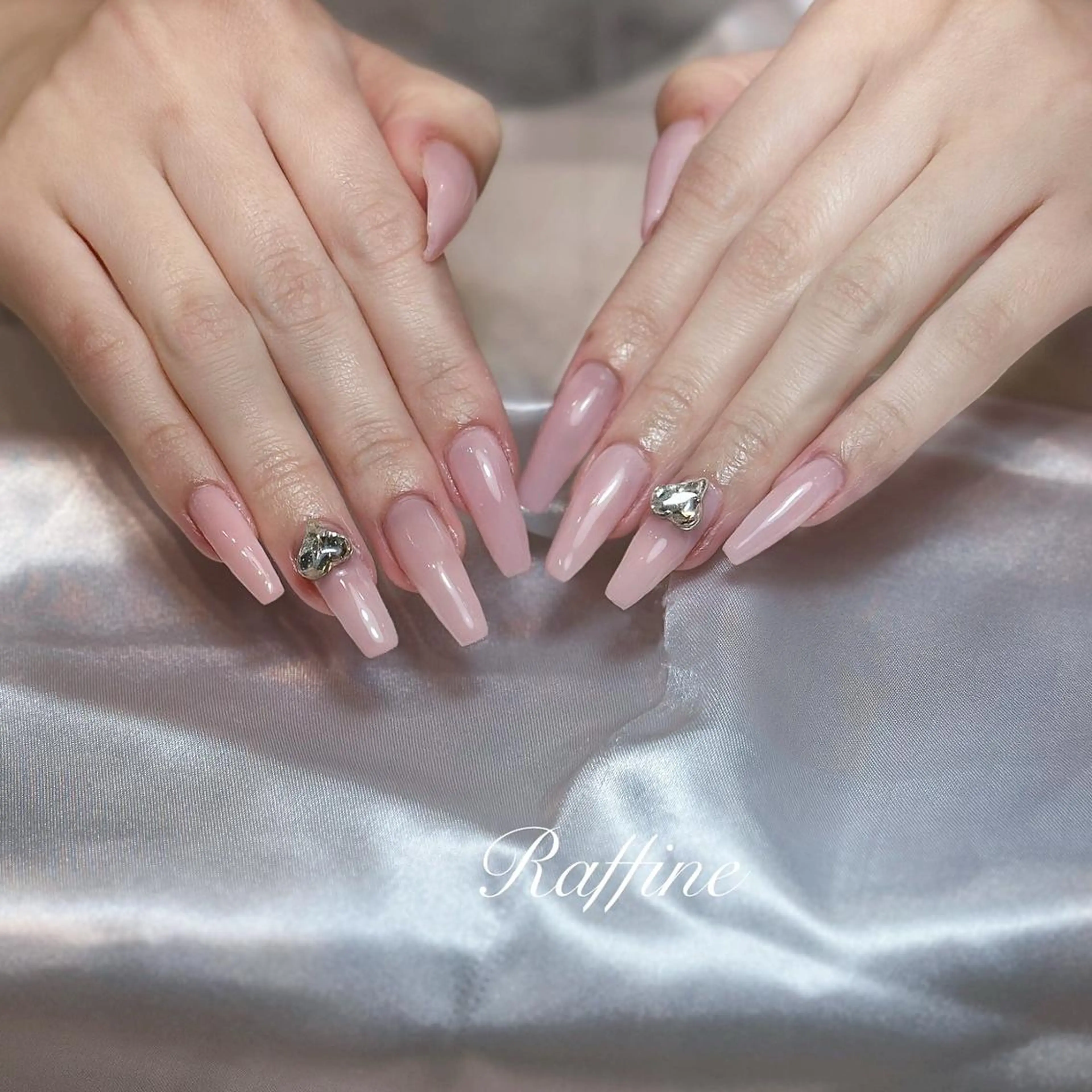 ネイル ハンドネイル RAFFINE haru🦋🩵のネイルデザイン