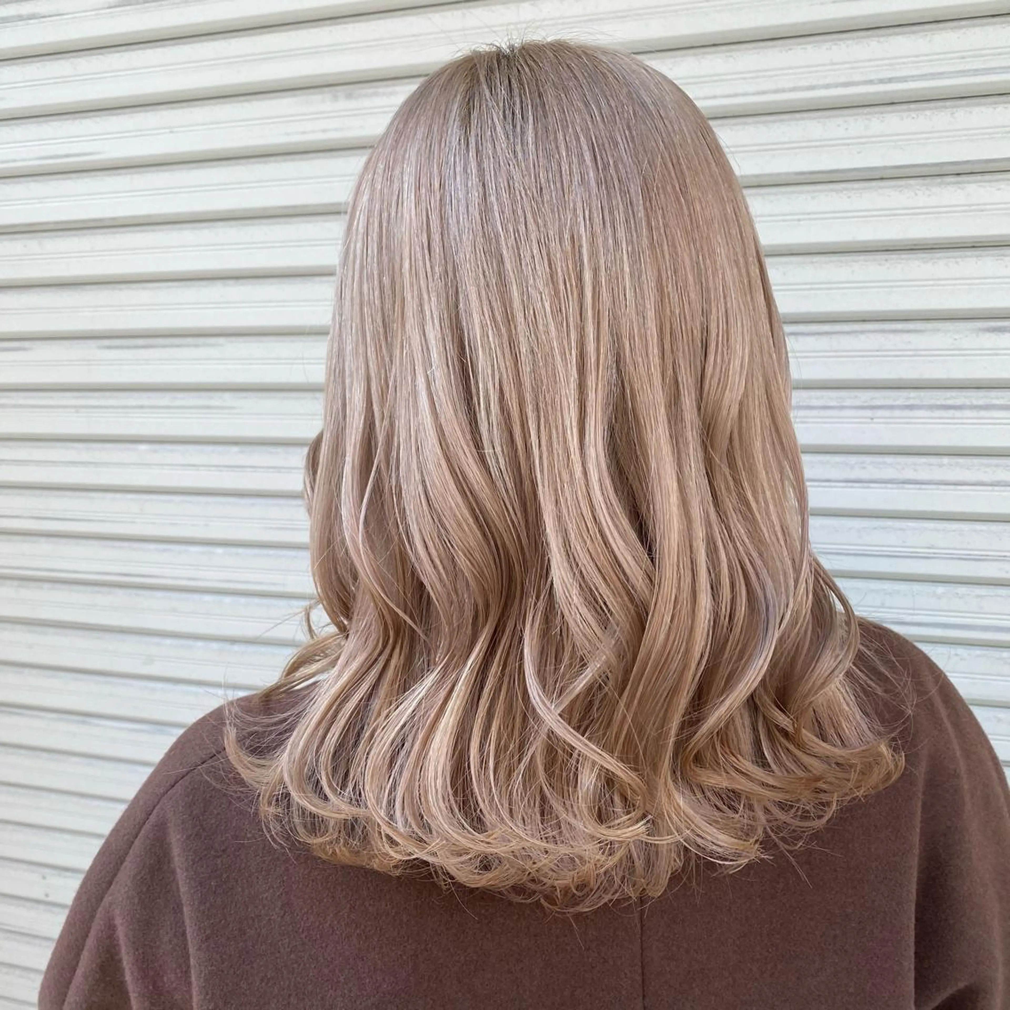 セミロング カラー ブリーチ カット ヘアカラー トリートメント 枚方 tomee 🦋南部　しほ🦋のヘアスタイル