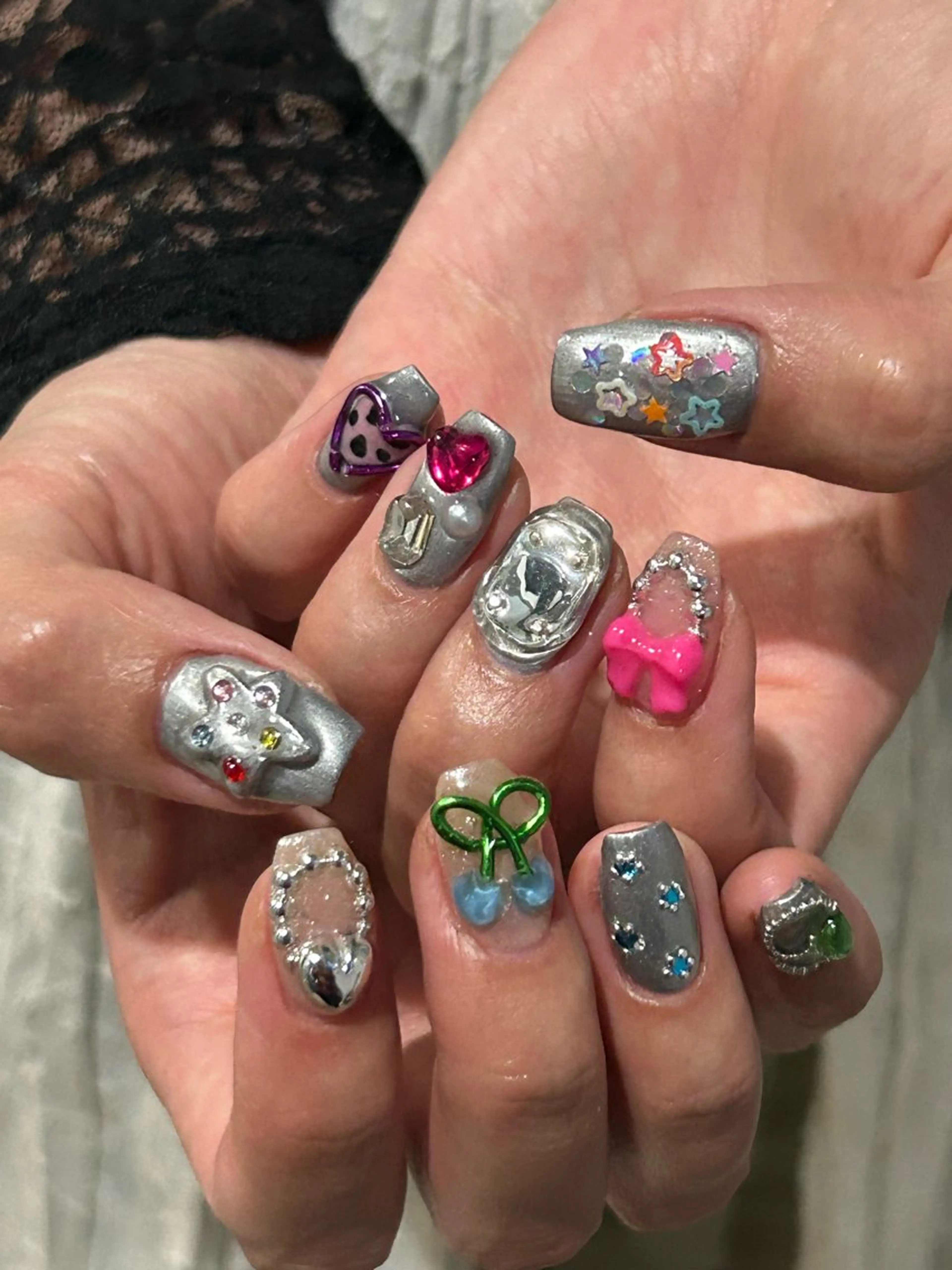 ネイル 韓国ネイル ニュアンスネイル シルバー Yuni.所属・sakae yurinaのネイルデザイン