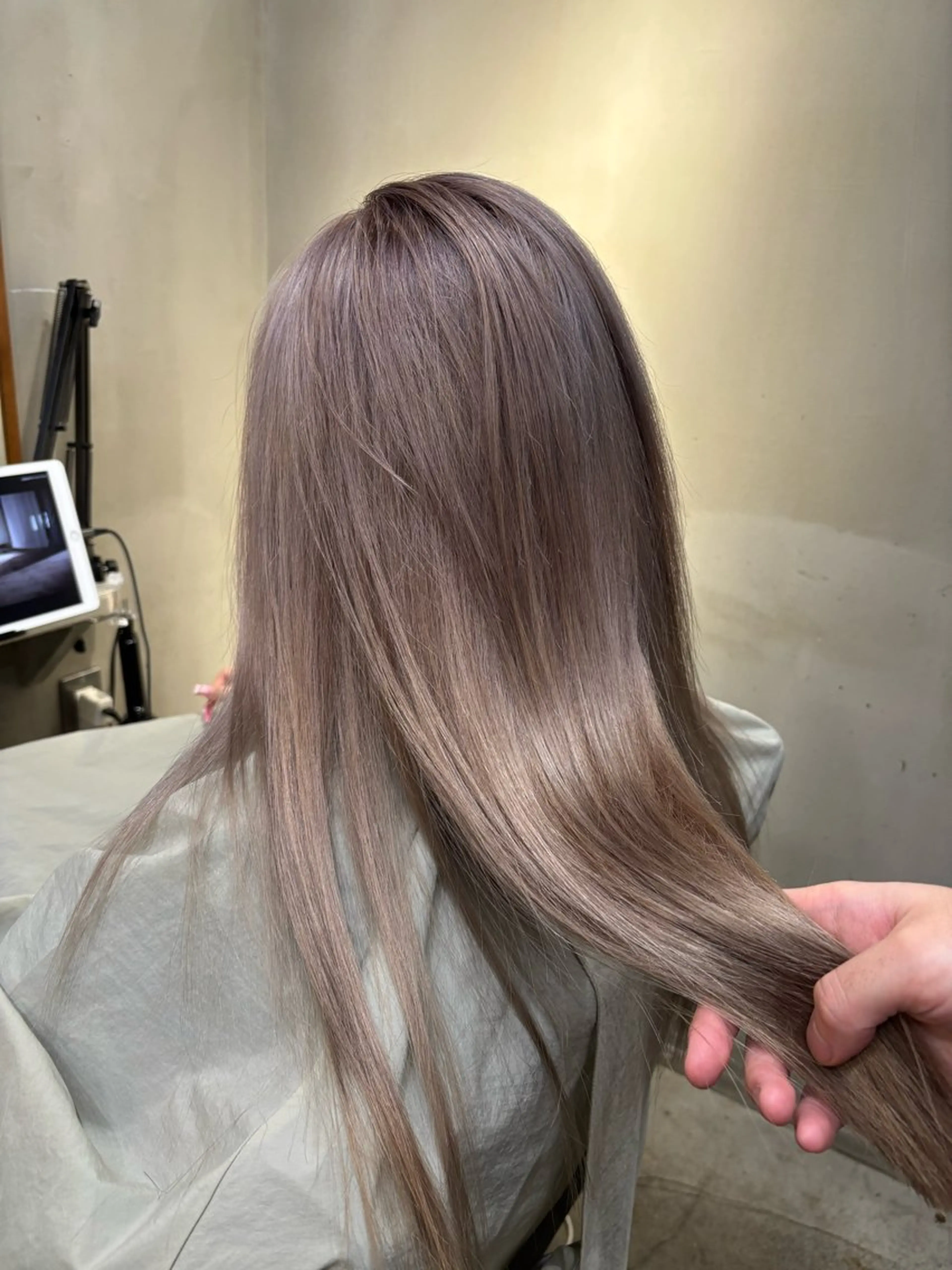 セミロング カラー ベージュカラー ミルクティーベージュ ヘアカラー 中園康 /カラー/ブリーチのヘアスタイル