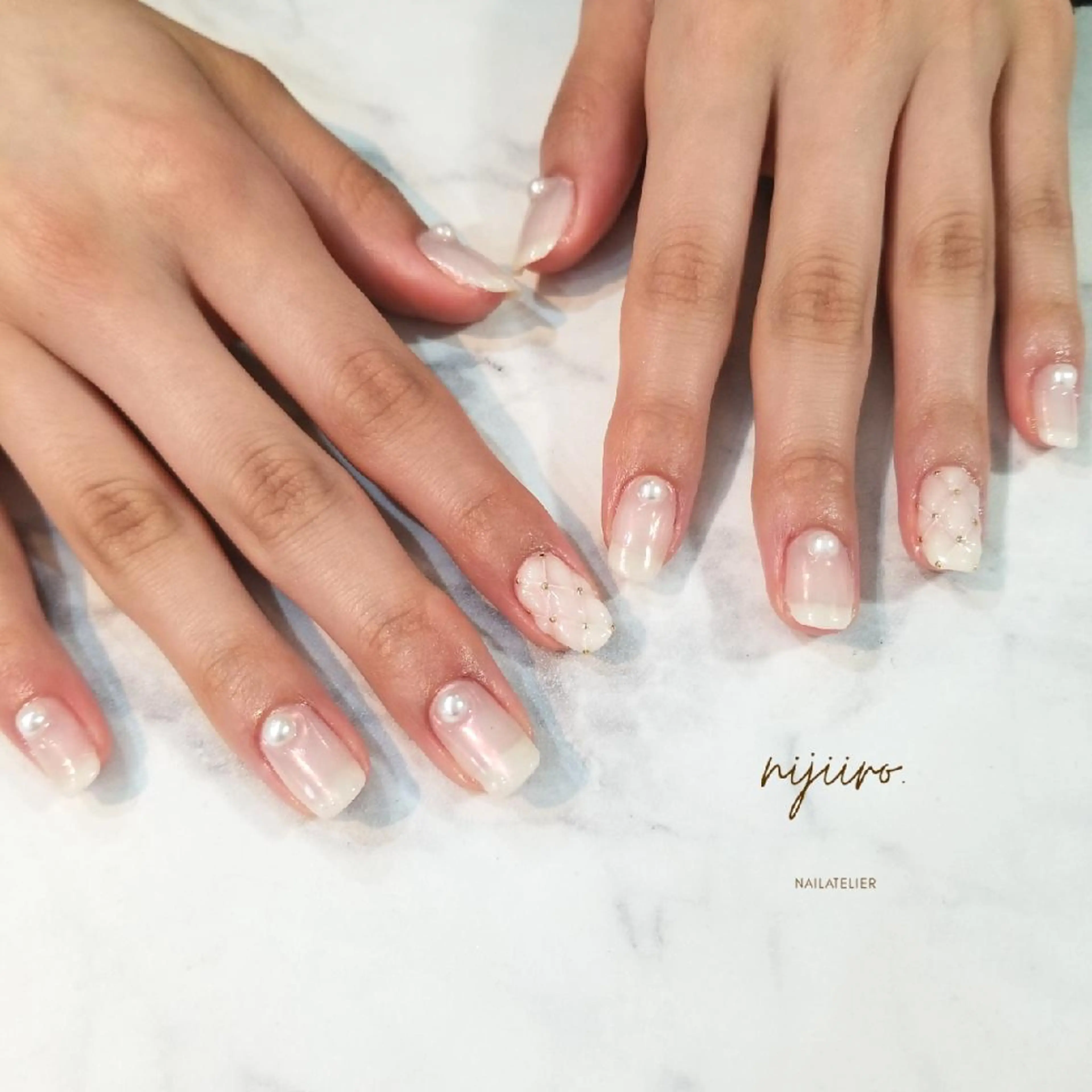 ネイル オーロラネイル ハンドネイル nijiiro🌈 サトウのネイルデザイン