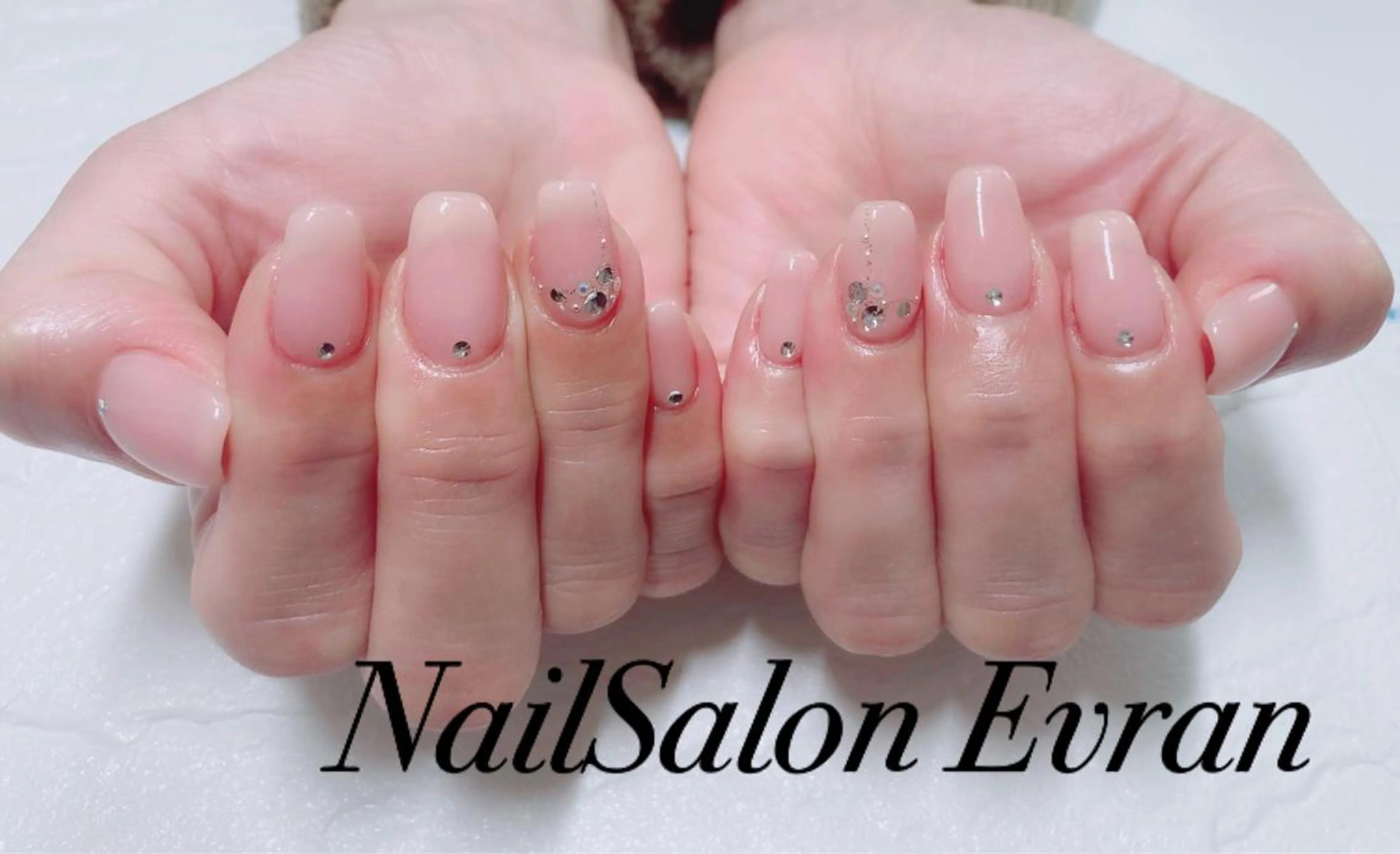 ネイル ストーンネイル Nail salon Evranのネイルデザイン