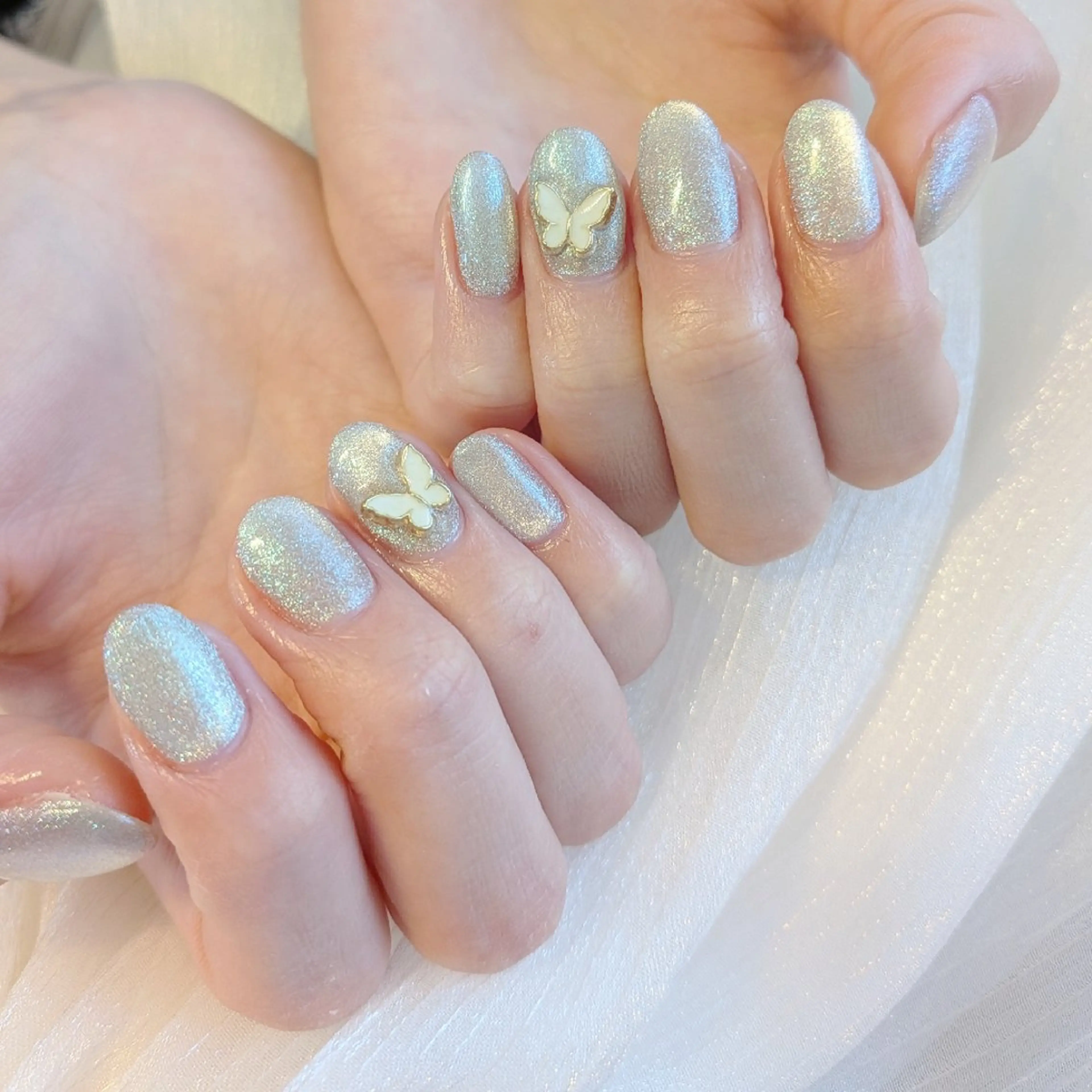 ネイル キラキラネイル マグネットネイル オフィスネイル シンプルネイル 春ネイル ハンドネイル Shanti🩵 NARITAのネイルデザイン