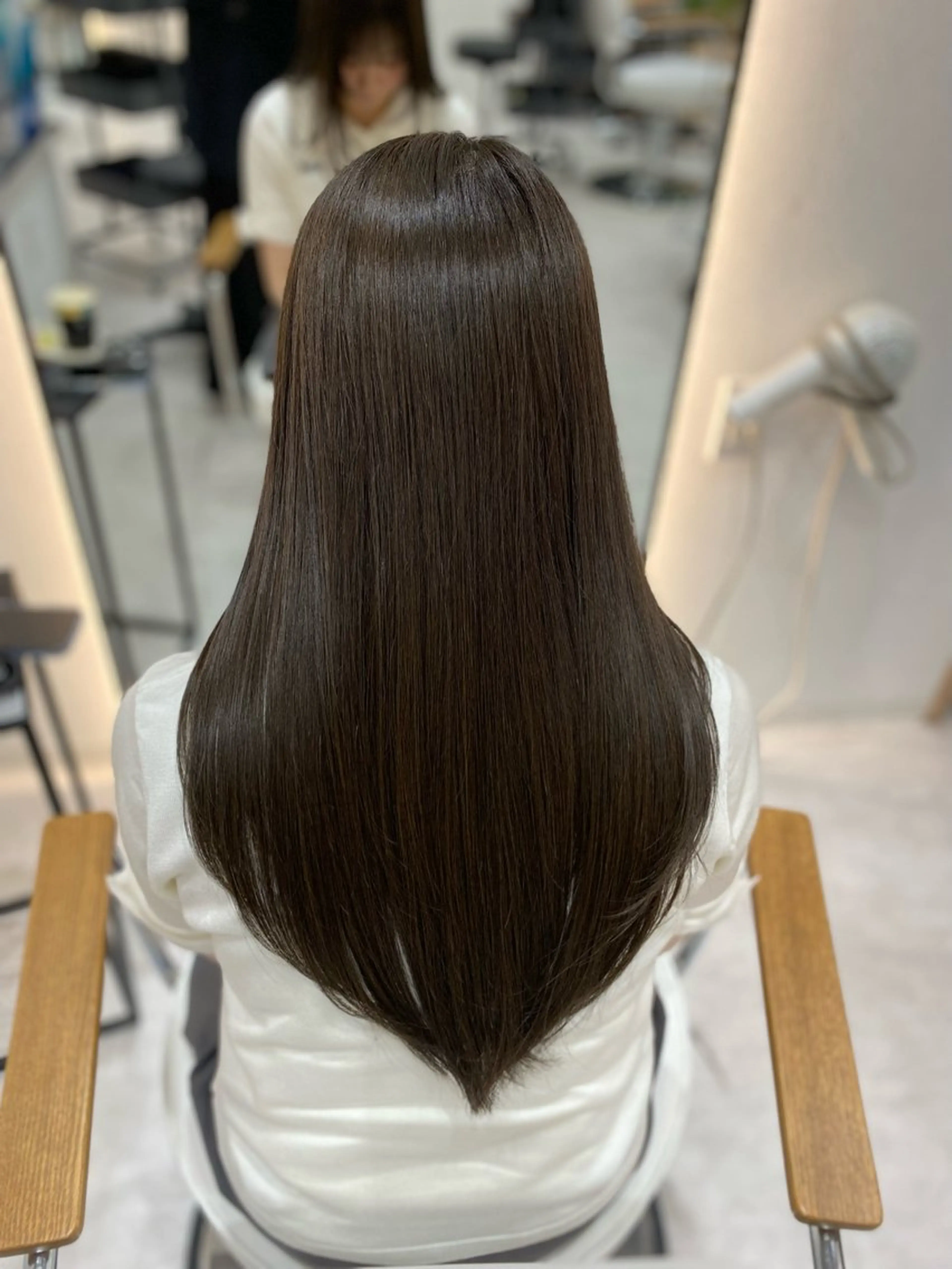 ロング カラー グレージュ オリーブグレージュ オリーブグレー レイヤーカット カット ヘアカラー トリートメント 艶髪・透明感カラー・ 韓国ヘア・Yuriのヘアスタイル
