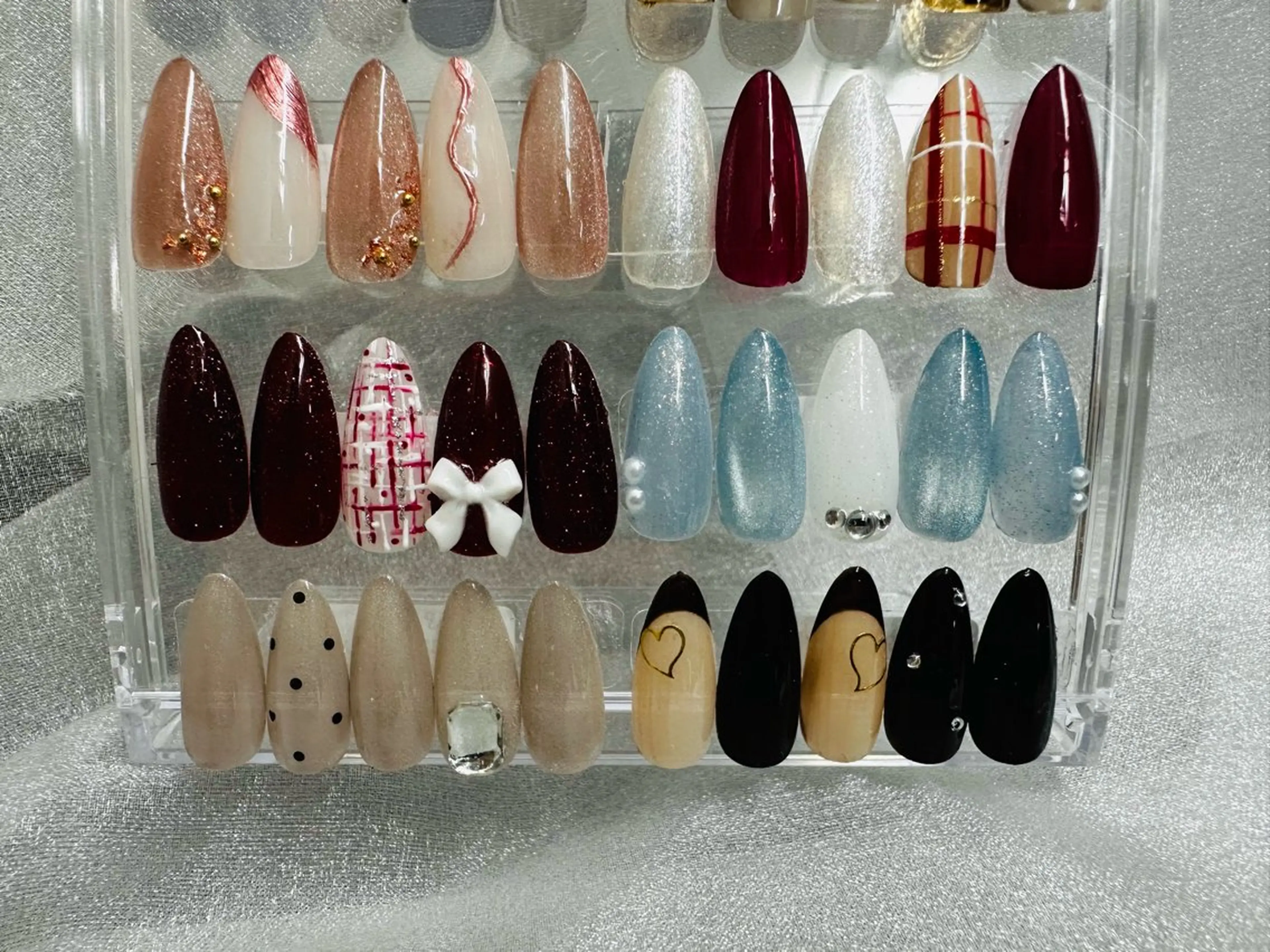 ネイル ブラウン フラッシュネイル フレンチネイル 赤色 リボン 伊藤 文のネイルデザイン