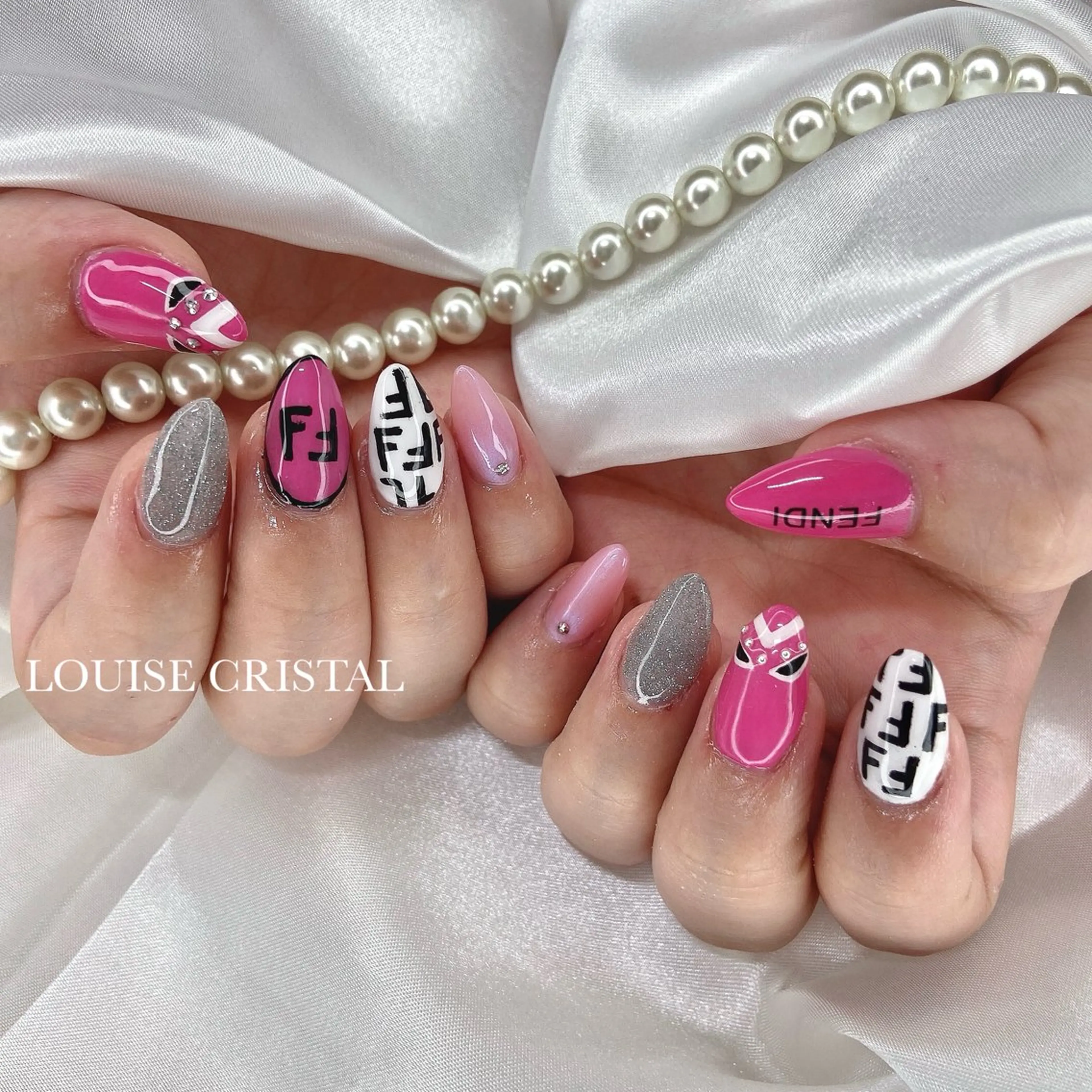 ネイル ハンドネイル LOUISE CRYSTALのネイルデザイン