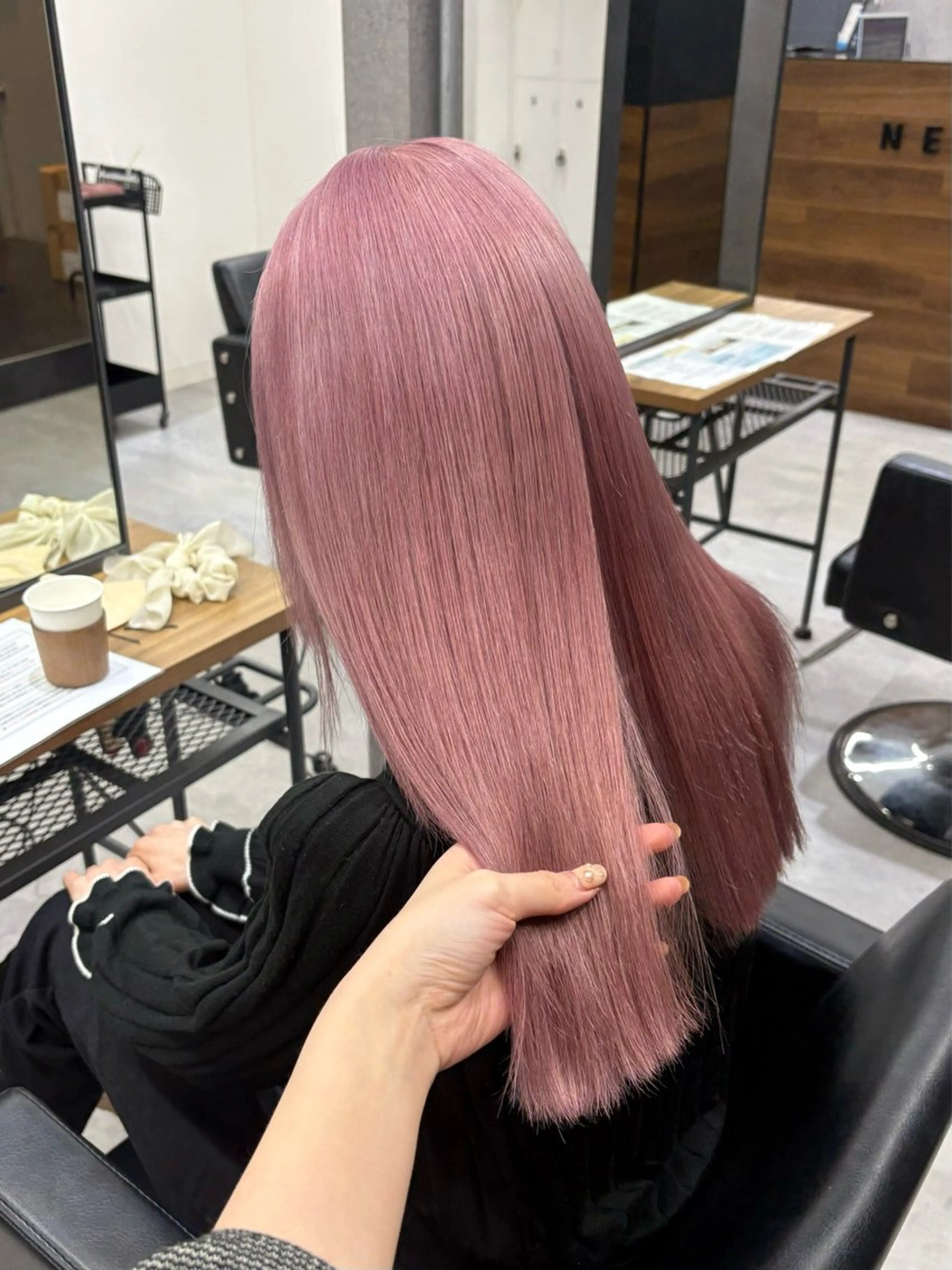 ロング カラー ベージュカラー ブリーチ ピンクカラー ピンクベージュ ヘアカラー トリートメント ENA💗NEXT /ハイトーンエクステのヘアスタイル