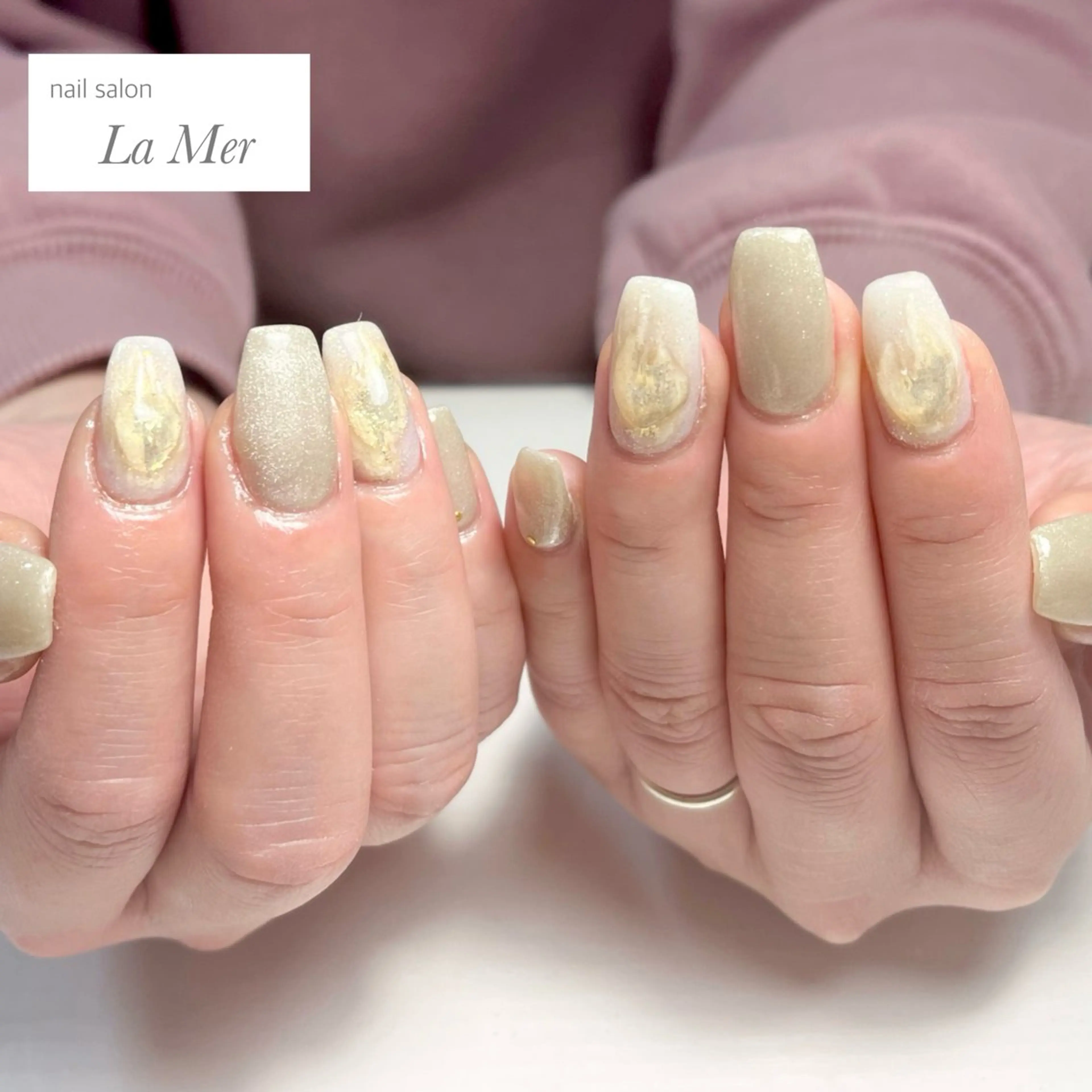 ネイル ゴールド マグネットネイル ミラーネイル ニュアンスネイル ぷっくりネイル nailsalon La Merのネイルデザイン