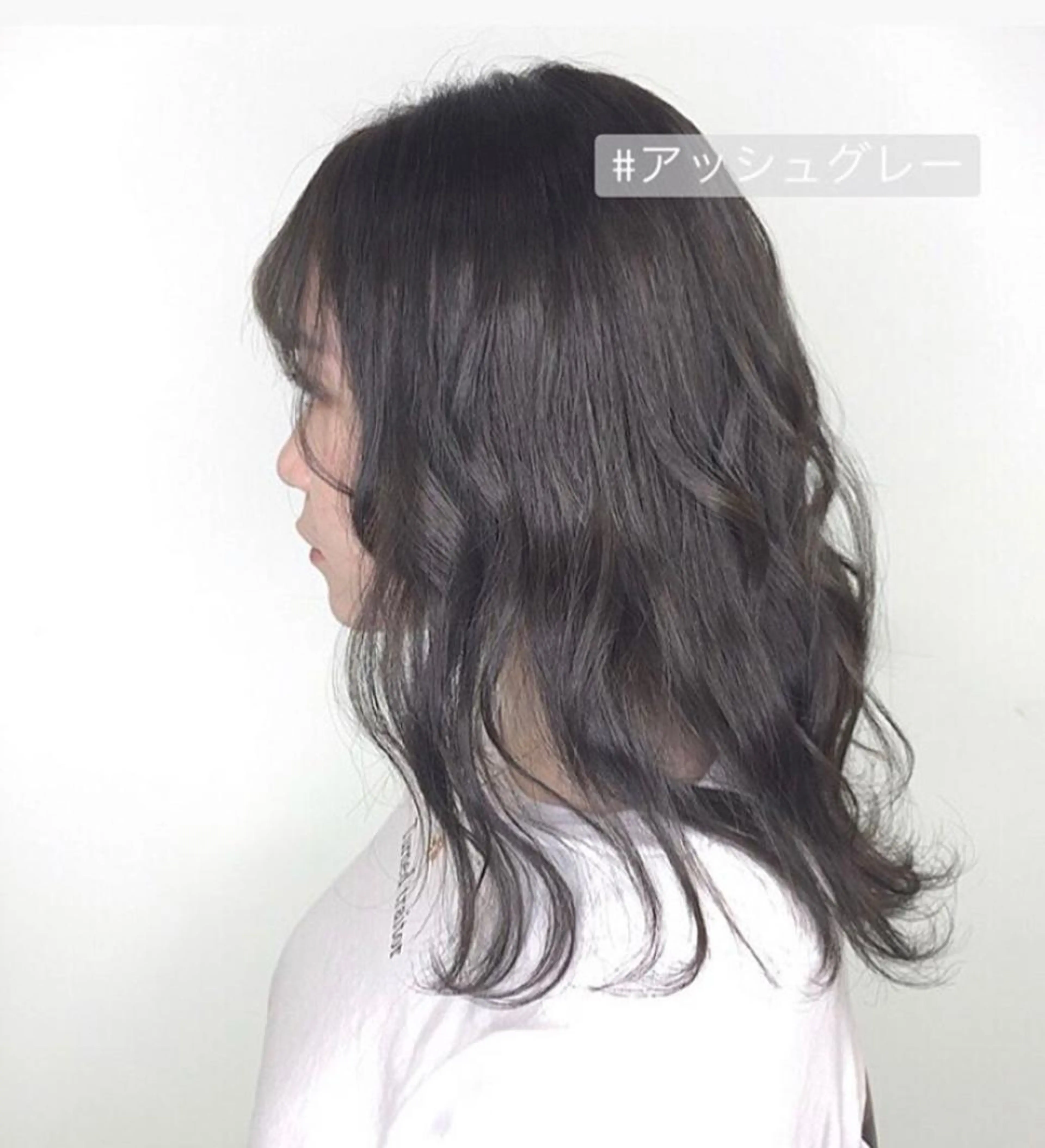 ミディアム カラー 川上 麻梨阿のヘアスタイル