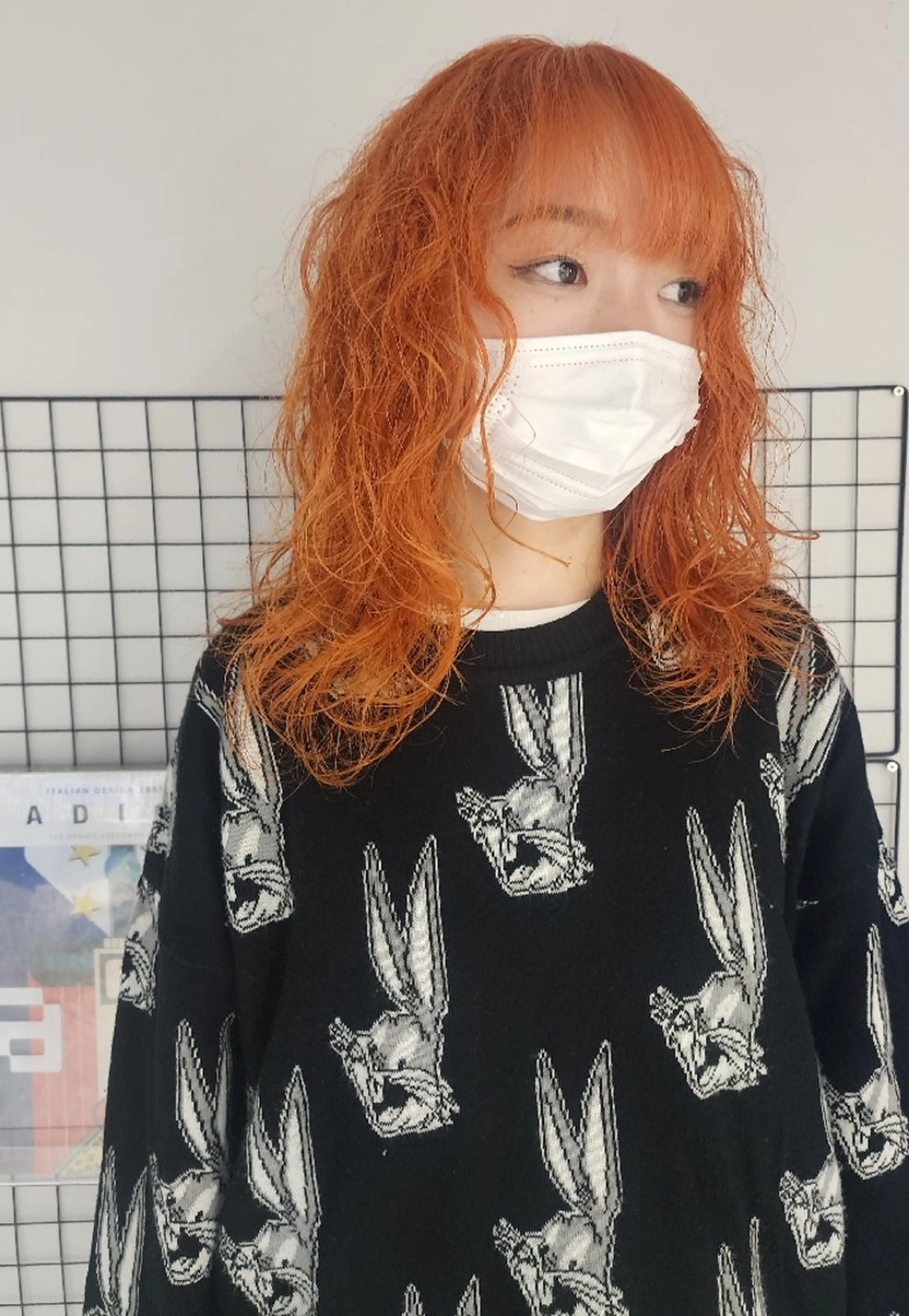 セミロング パーマ ハイトーン/ブリーチ /デザインカラーのヘアスタイル