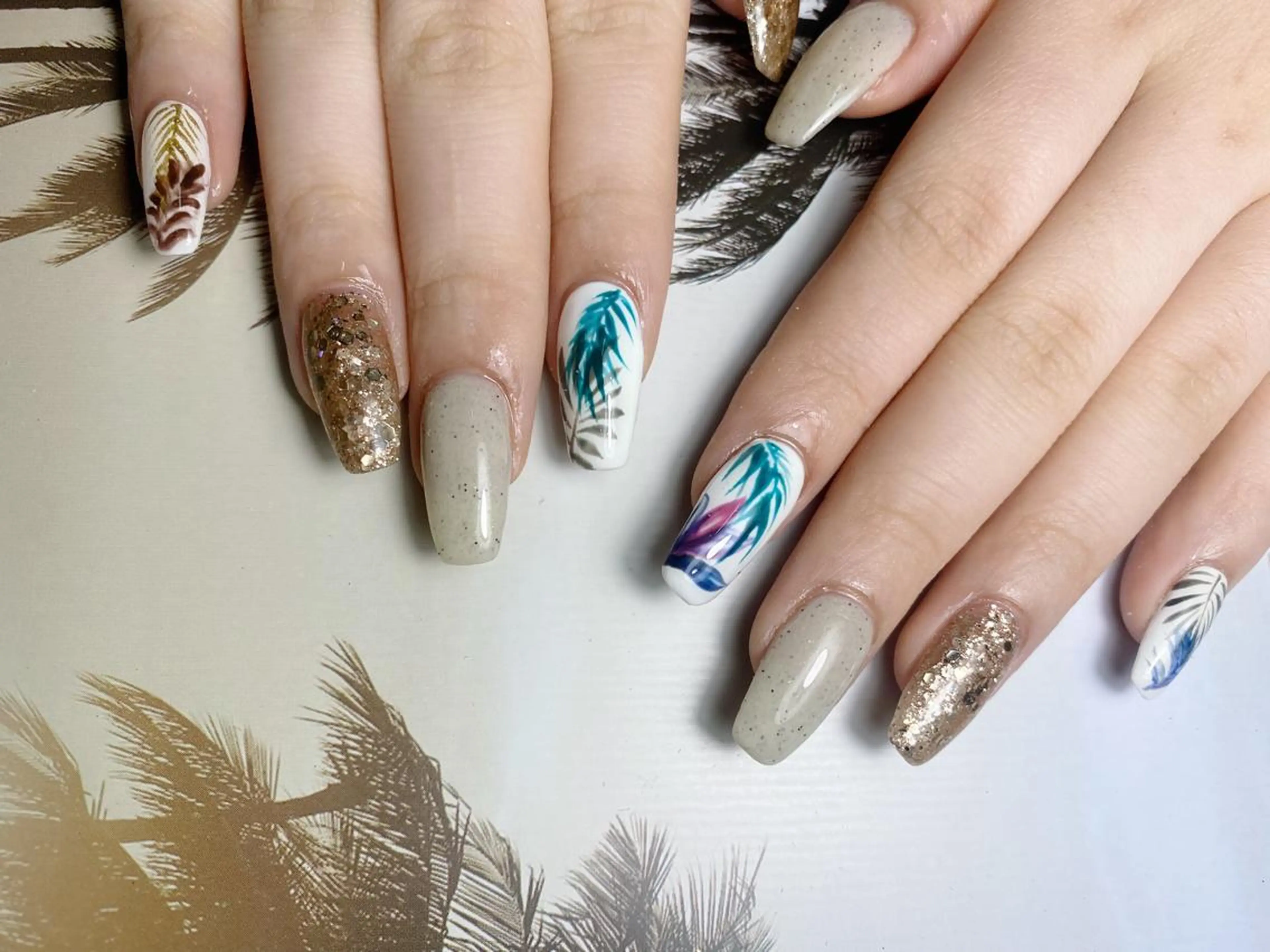 ネイル アートネイル ジェルネイル 氷ネイル・うるうるネイル ニュアンスネイル シンプルネイル ハンドネイル フットネイル GRANDE大須 栄/店長 aki🌙のネイルデザイン