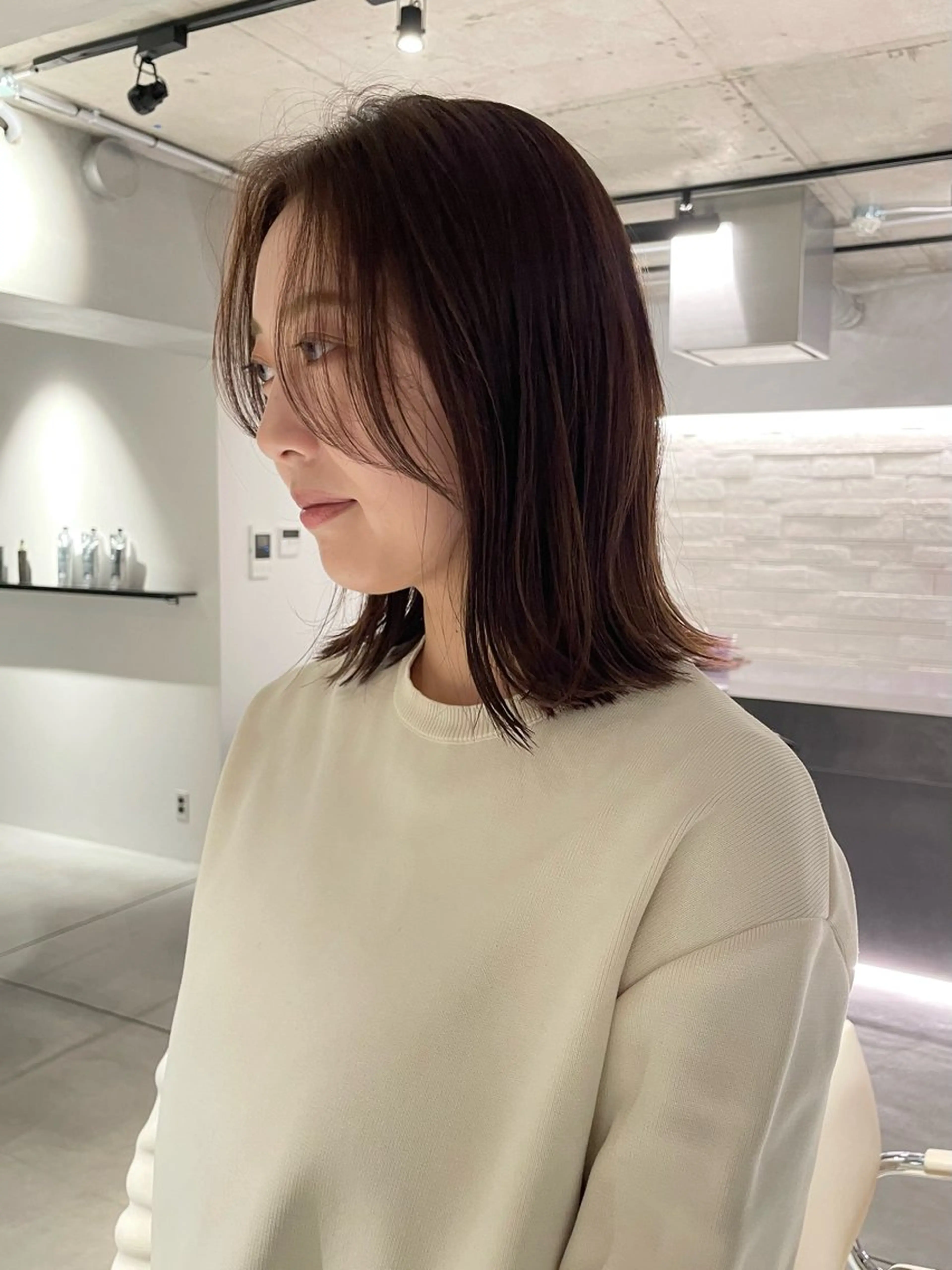 ミディアム 顔まわりレイヤー 顔周りカット レイヤーカット イズミ ナナコのヘアスタイル