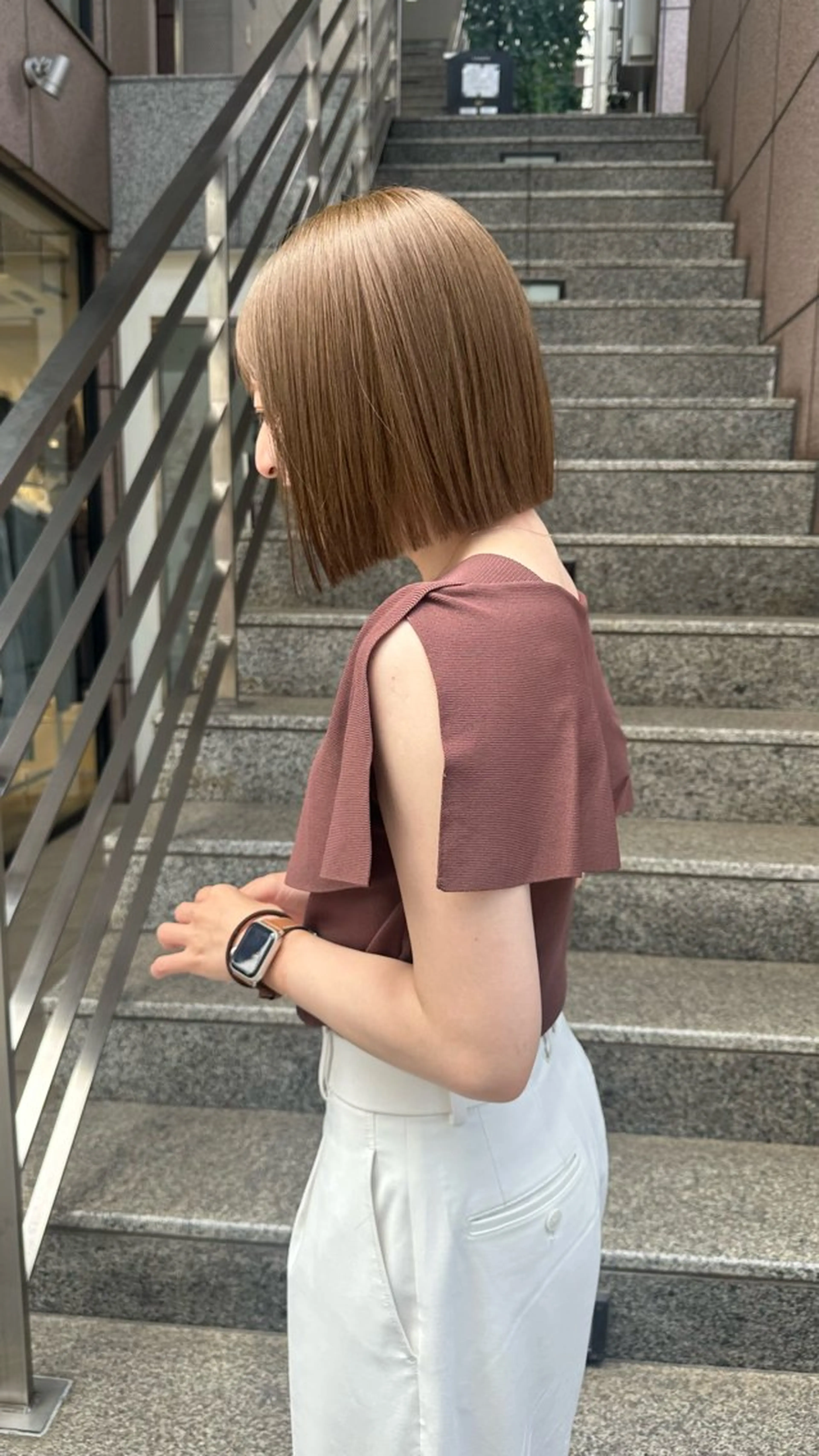 ショート カラー ベージュカラー ブリーチ ハイトーンカラー ブリーチなしカラー オリーブベージュ カット ヘアカラー トリートメント REINA☁️透明感 カラー/ぷつっと♡のヘアスタイル