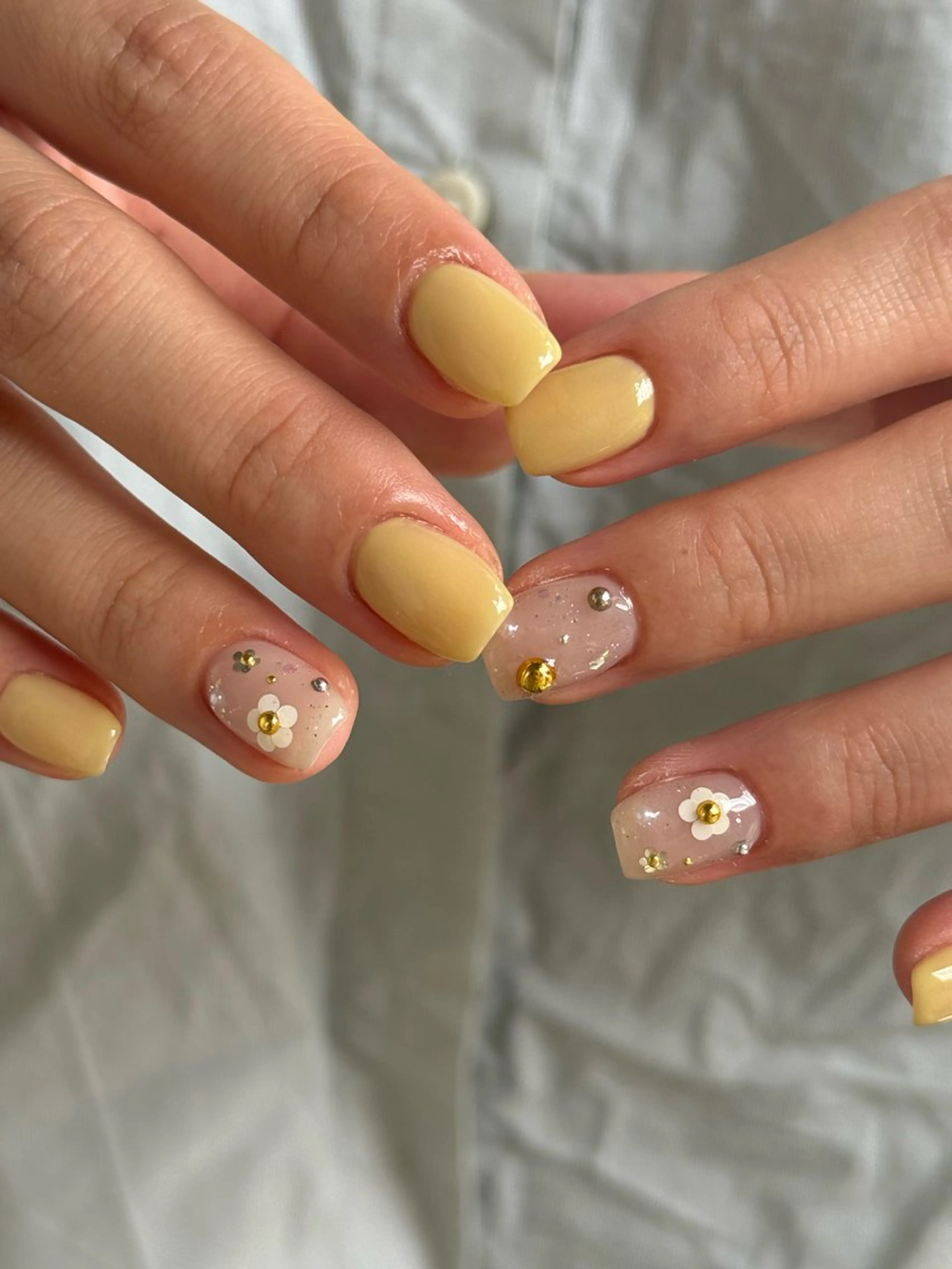 ネイル カジュアル フラワーネイル 持ち込み ニュアンスネイル オフィスネイル ハンドネイル filonnail / kotoneのネイルデザイン