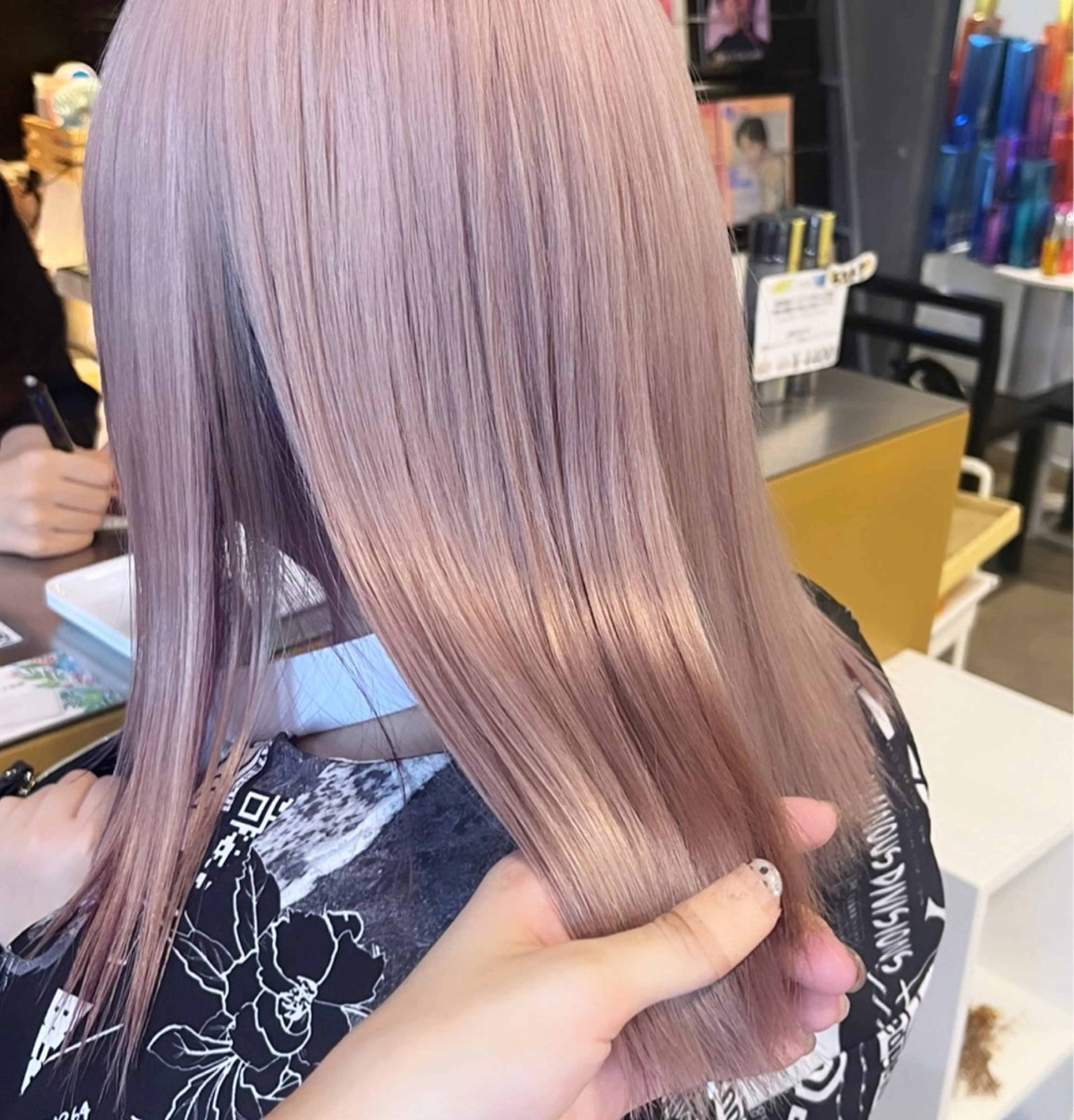 セミロング カラー uni 江坂🦋 木下風子のヘアスタイル