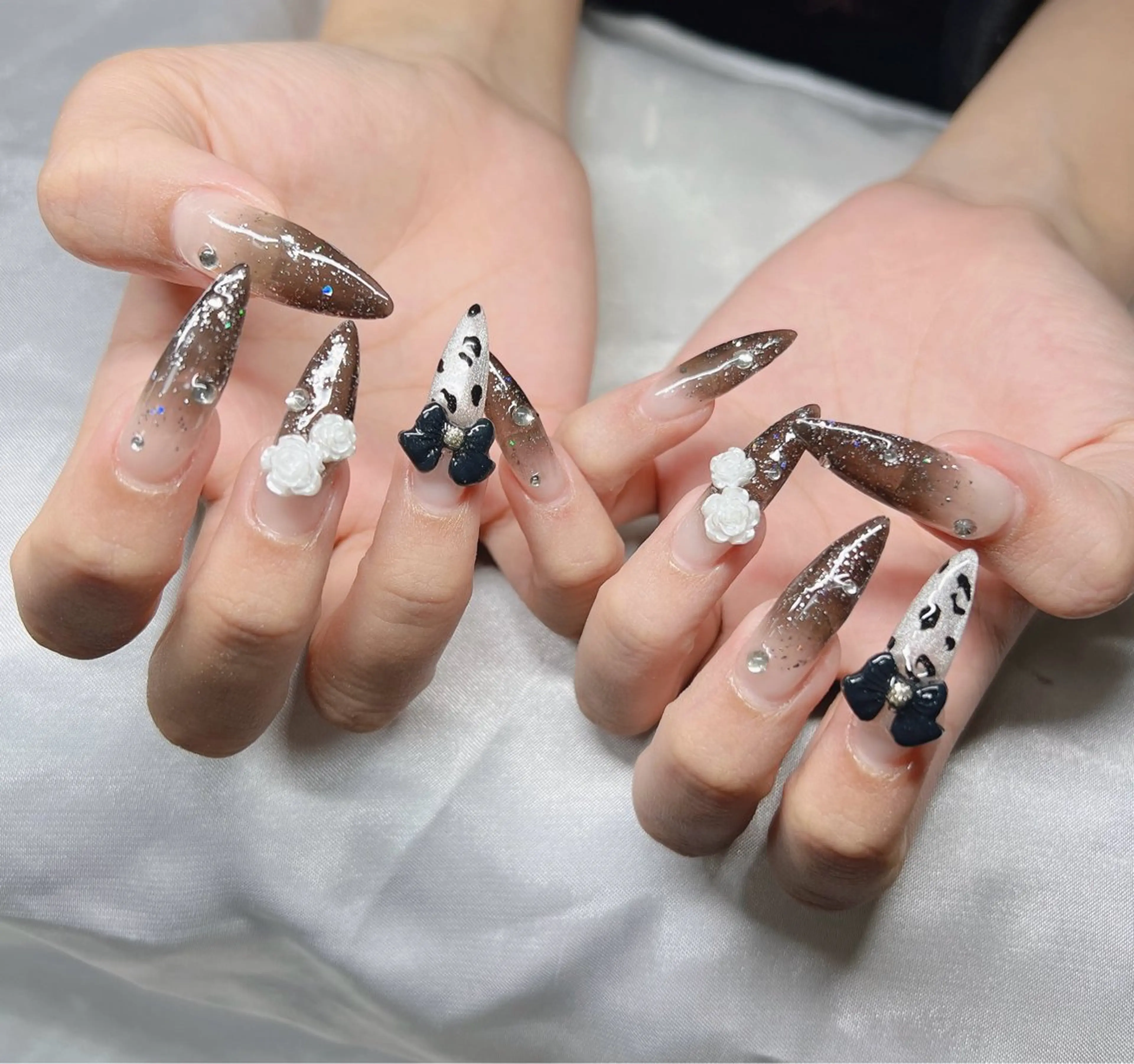 ネイル 長さ出し グラデーション 卒業式 キラキラネイル マグネットネイル ハンドネイル Lee Nailsのネイルデザイン
