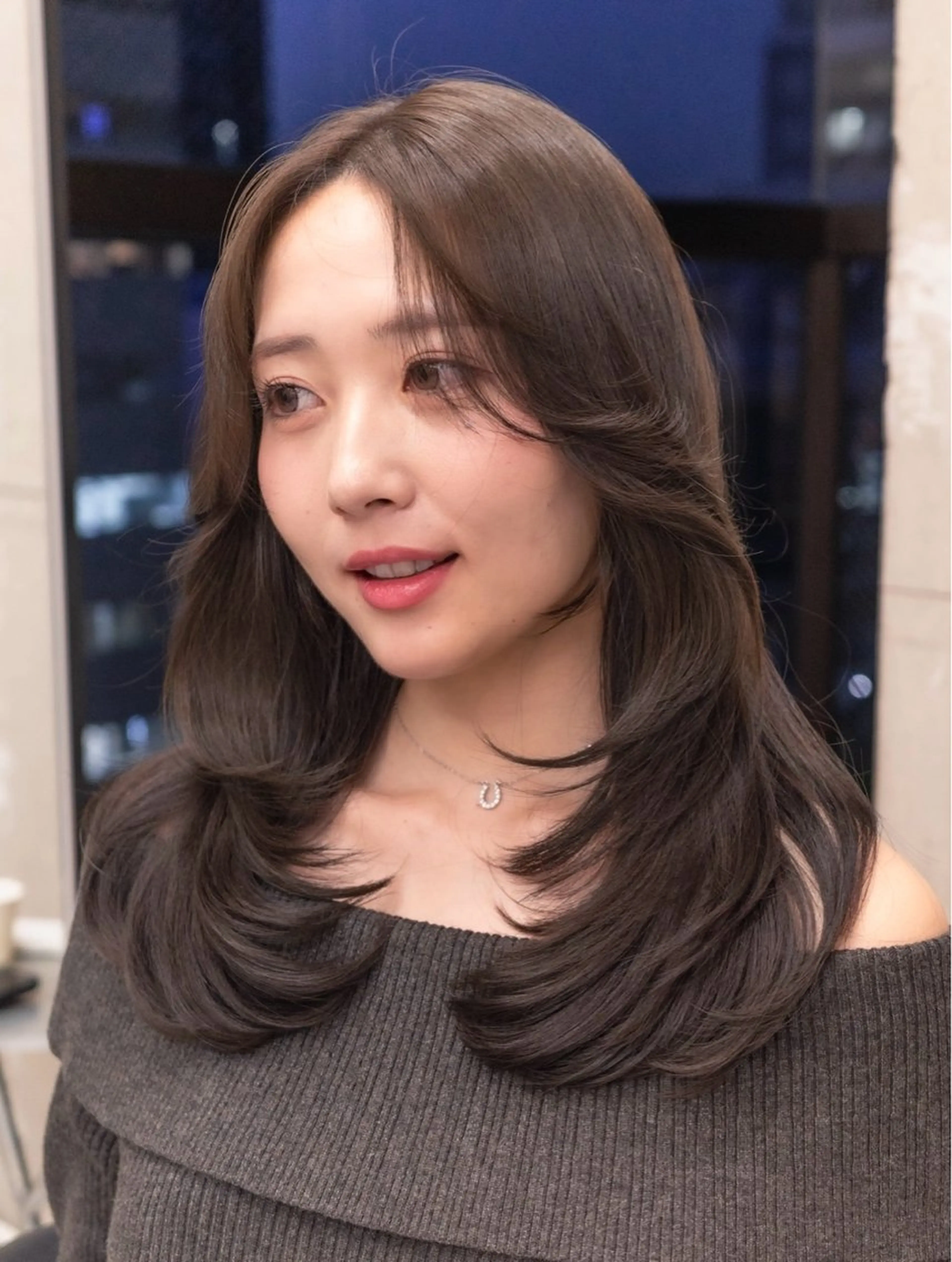 セミロング カラー セミロングレイヤー 透明感カラー グレージュ オリーブグレージュ オリーブグレー カット ヘアカラー トリートメント レイヤー/グレージュ 渋谷表参道/小森波琉のヘアスタイル