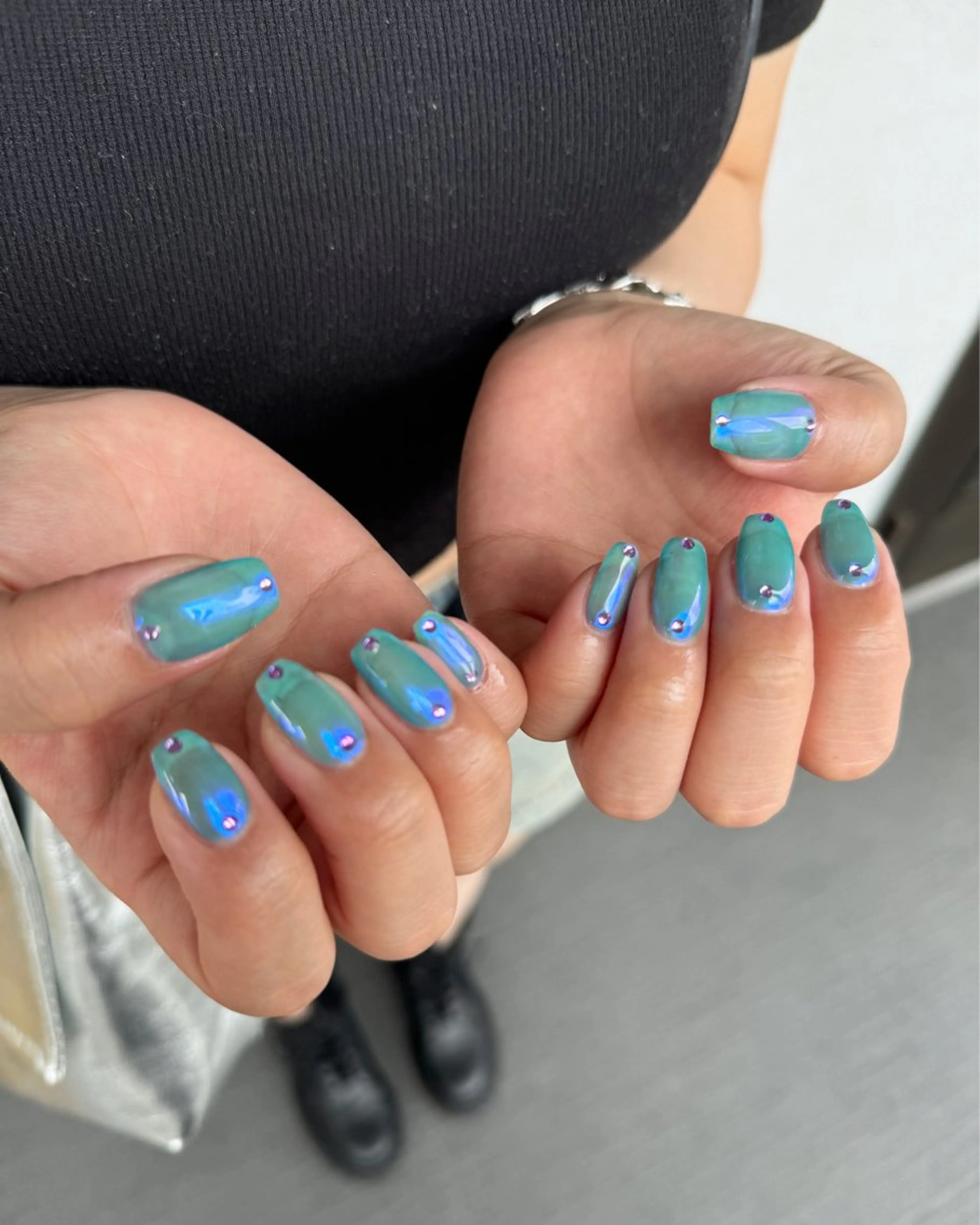 ネイル オーロラネイル ブルー パープル ストーンネイル nail salon naroのエステ・リラクイメージ