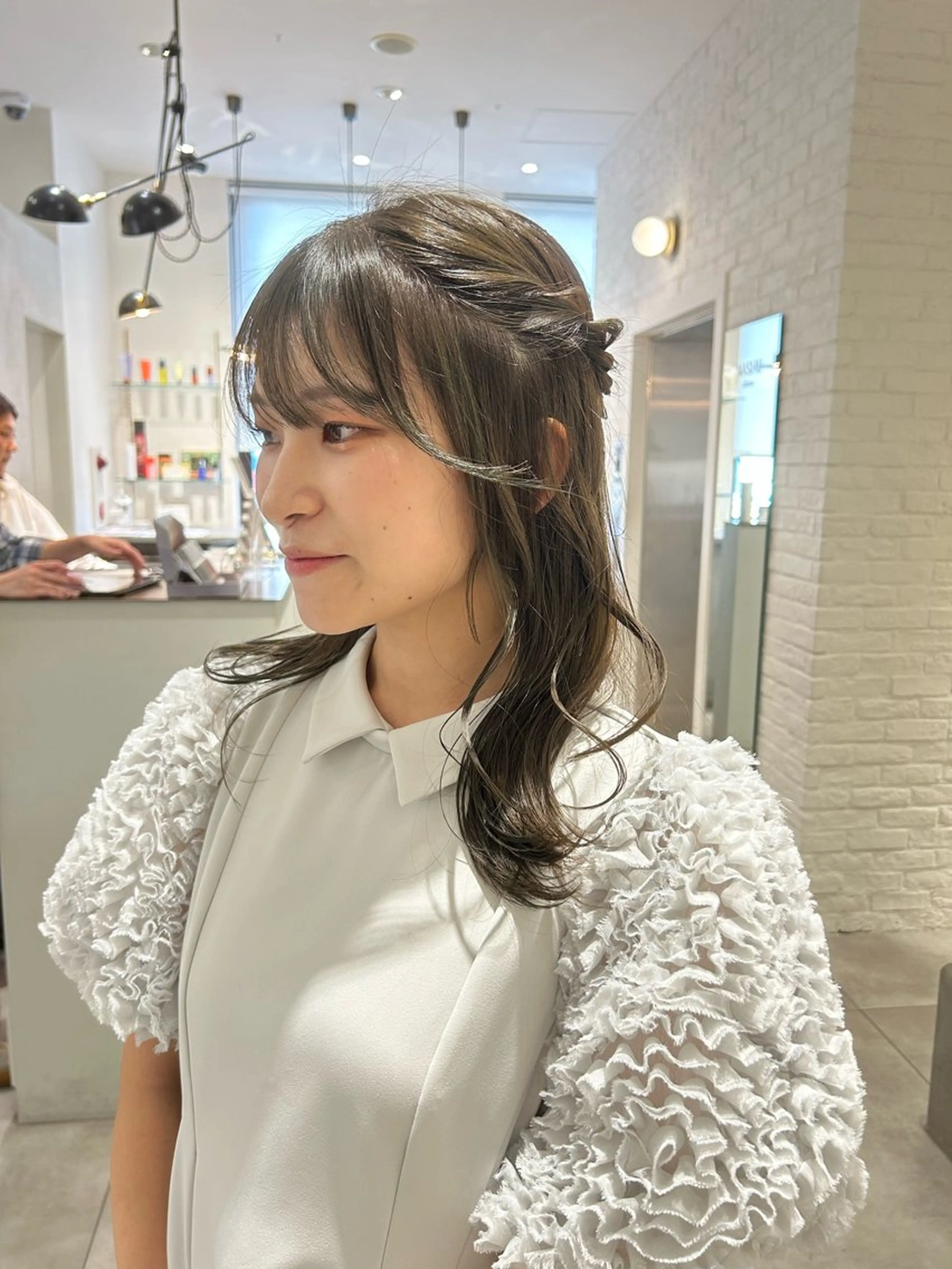 セミロング カラー ブリーチ ブリーチなしカラー オリーブカラー カット ヘアカラー オリーブベージュ/ ブリーチなし透明感のヘアスタイル
