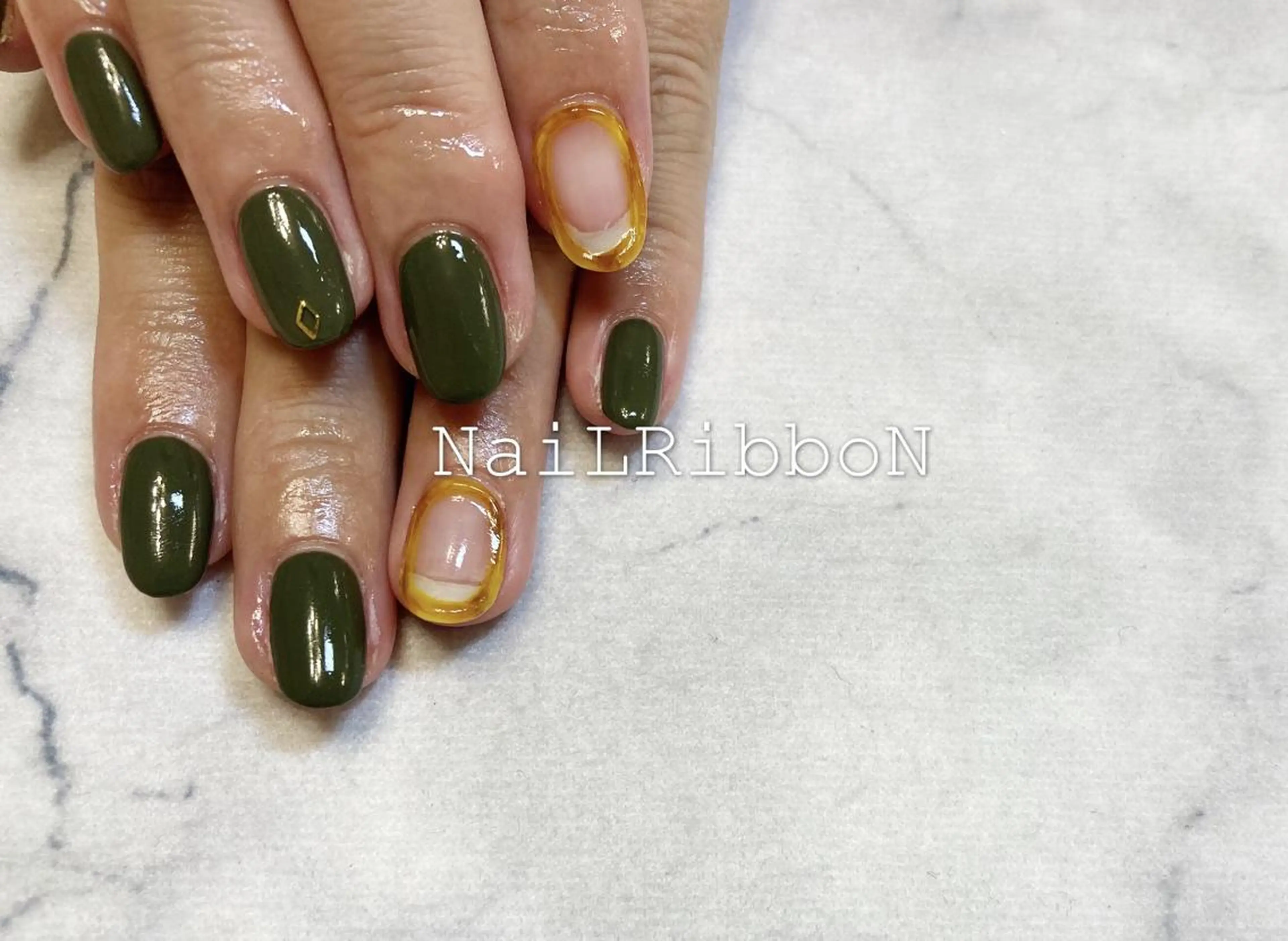 ネイル ネイルリボン 受付スタッフのネイルデザイン