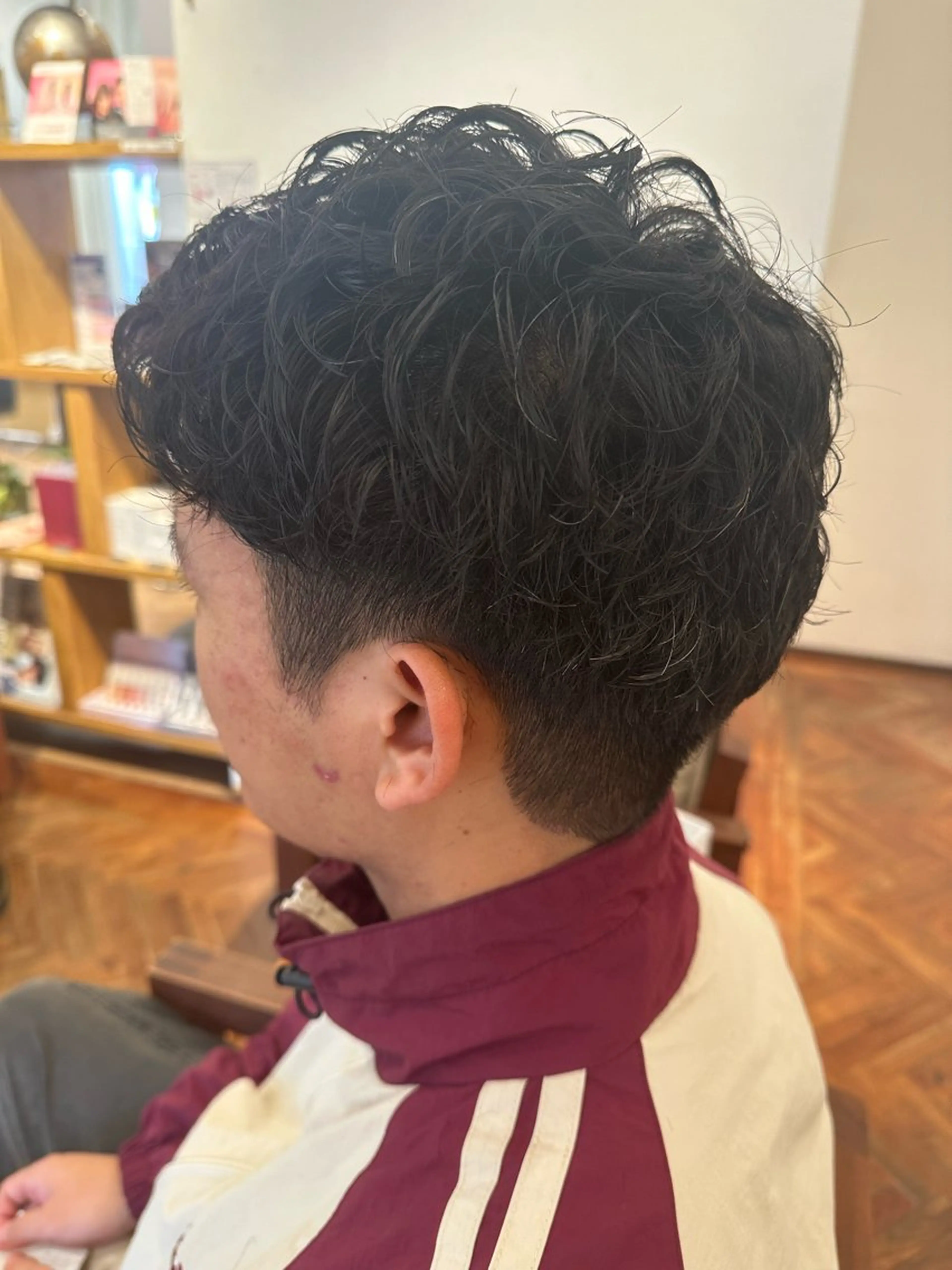 ショート パーマ メンズ オールバック メンズパーマ カット パーマ トリートメント 鈴木 優斗のヘアスタイル