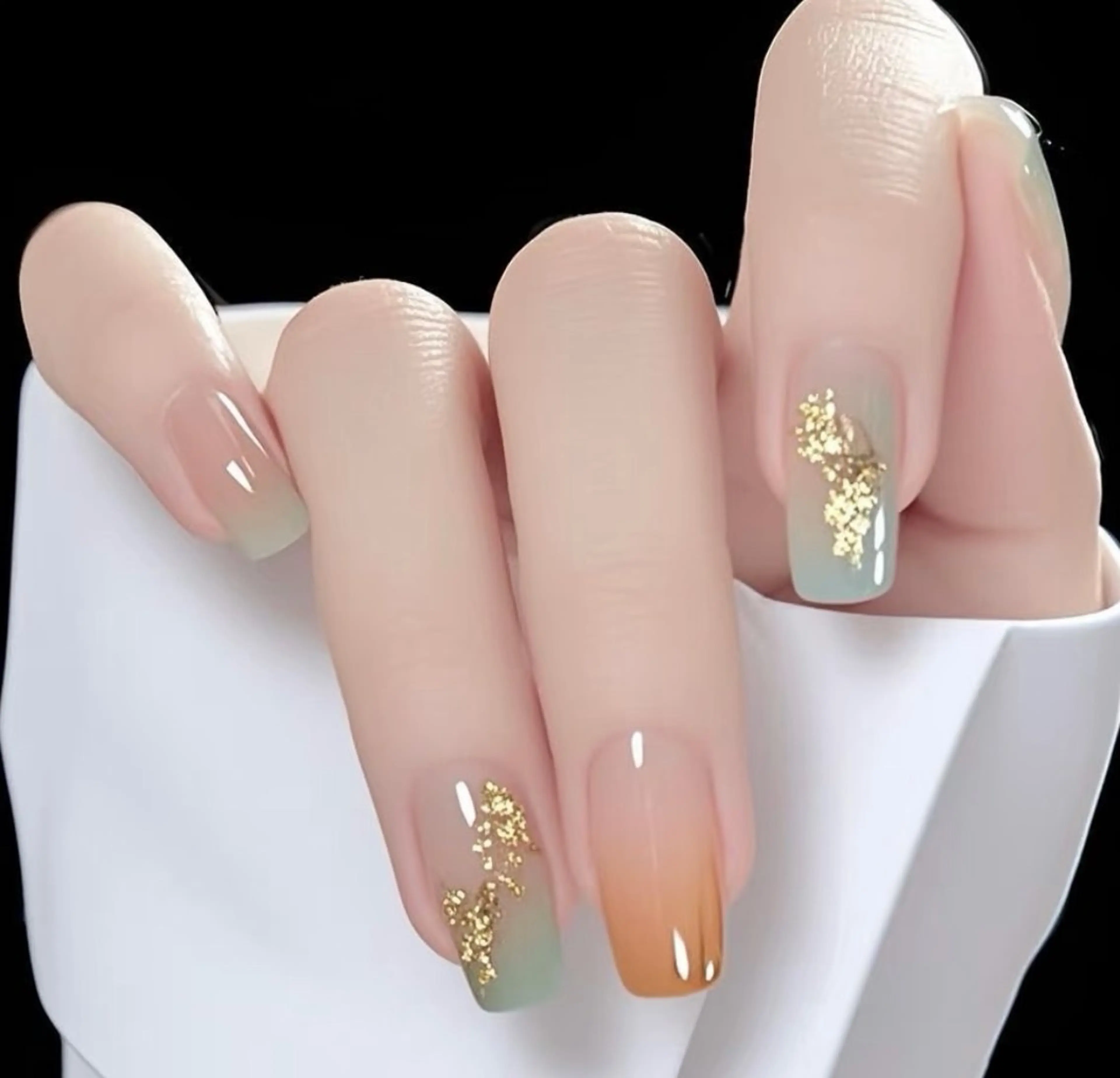 ネイル ゴールド グラデーション シンプルネイル ハンドネイル キイ サロンのネイルデザイン