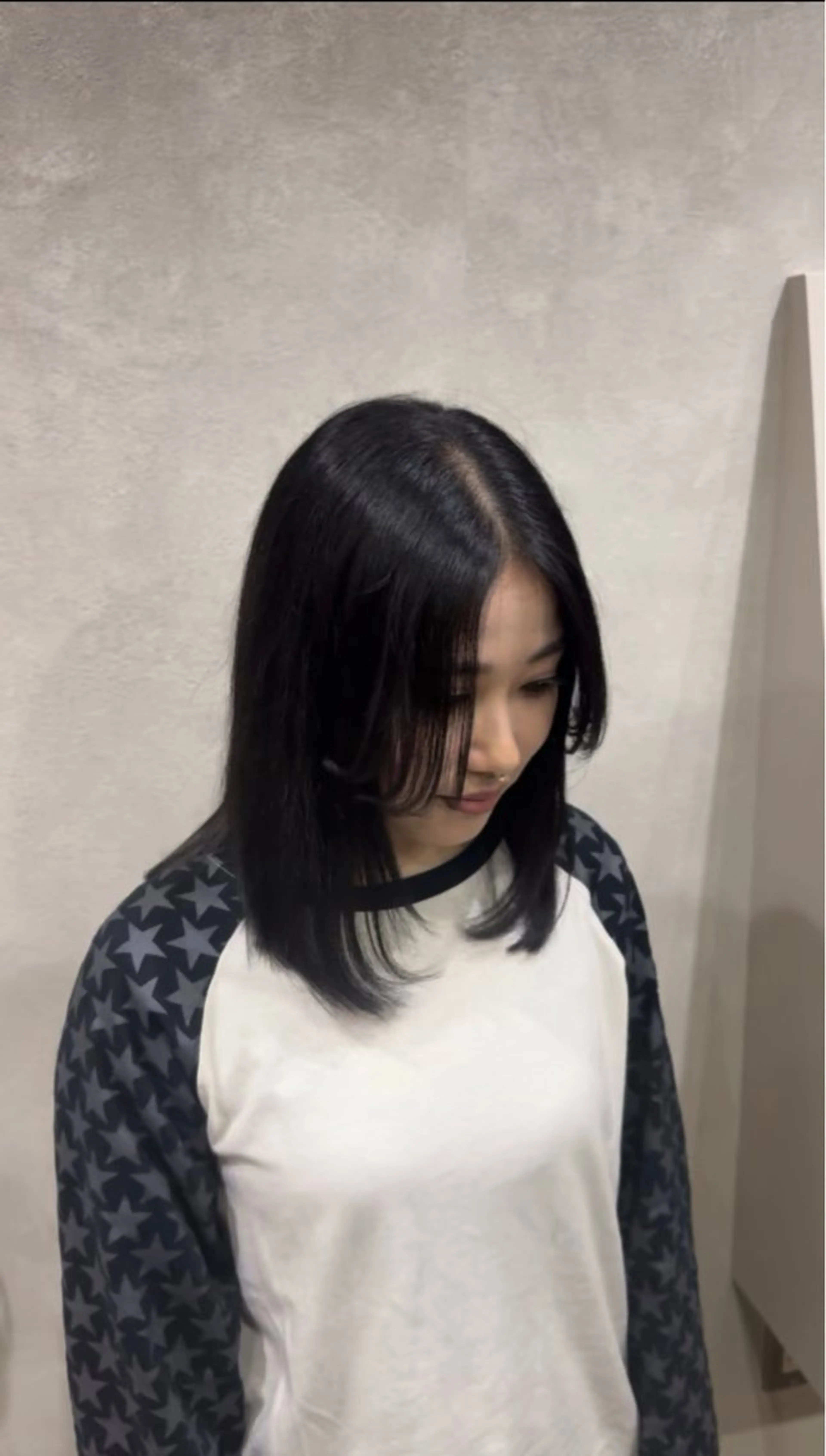 ミディアム 顔まわりレイヤー 顔周りカット レイヤーカット 松田 慧児のヘアスタイル