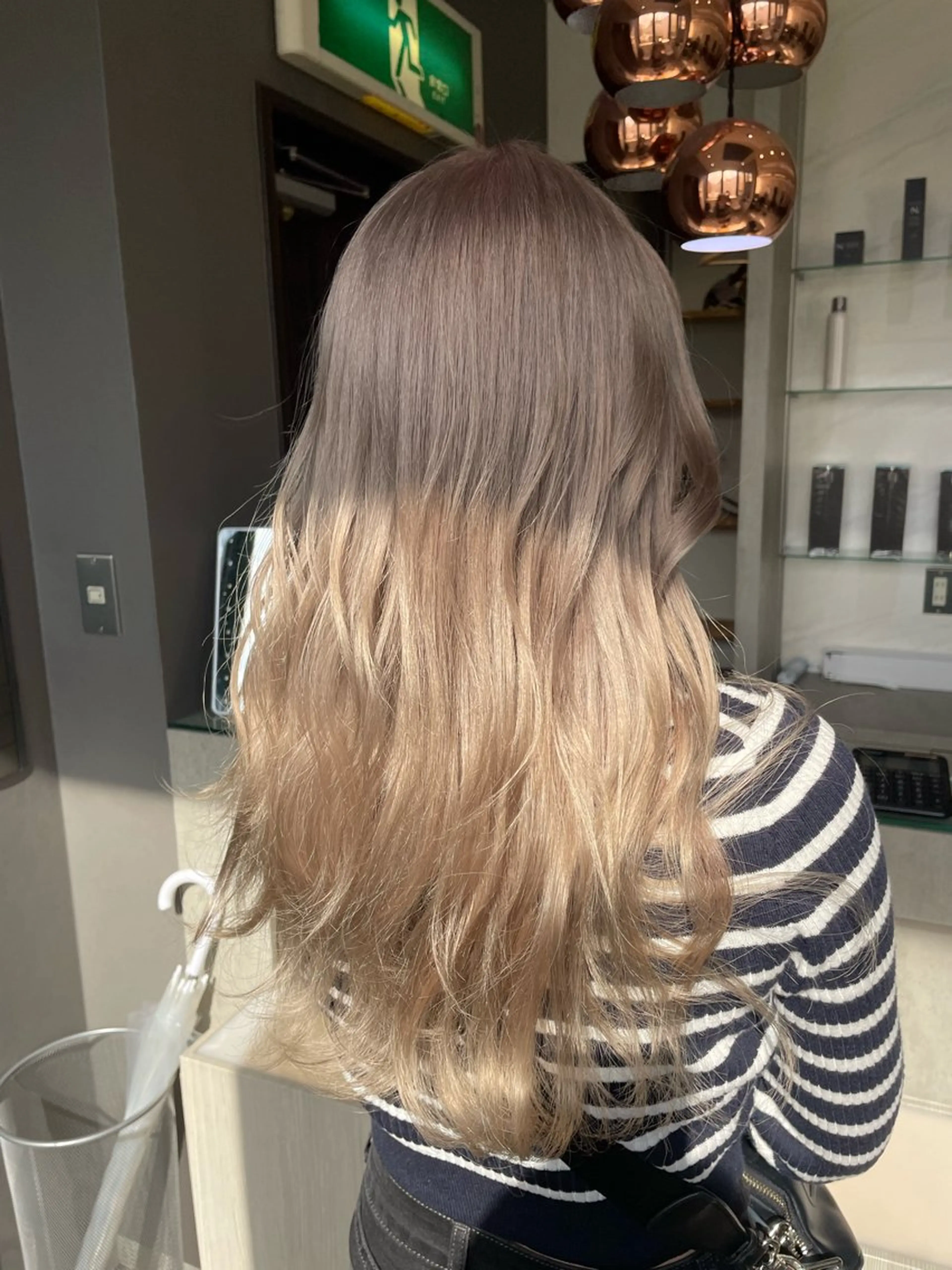 セミロング カラー ベージュカラー ミルクティーベージュ ホワイトミルクティーベージュ AIRI layer cut hairのヘアスタイル