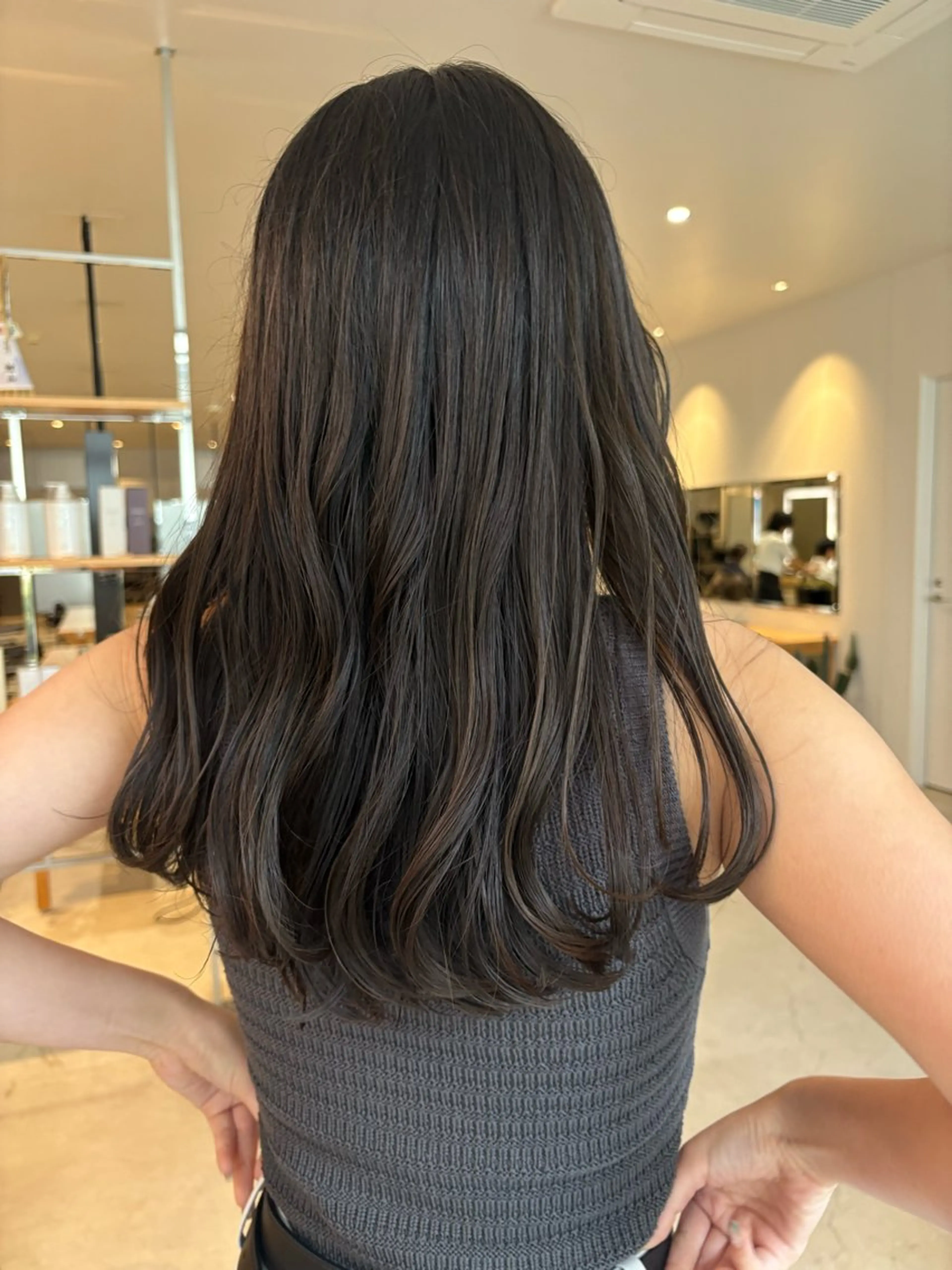 ミディアム 京都烏丸/スズキ ノエのヘアスタイル