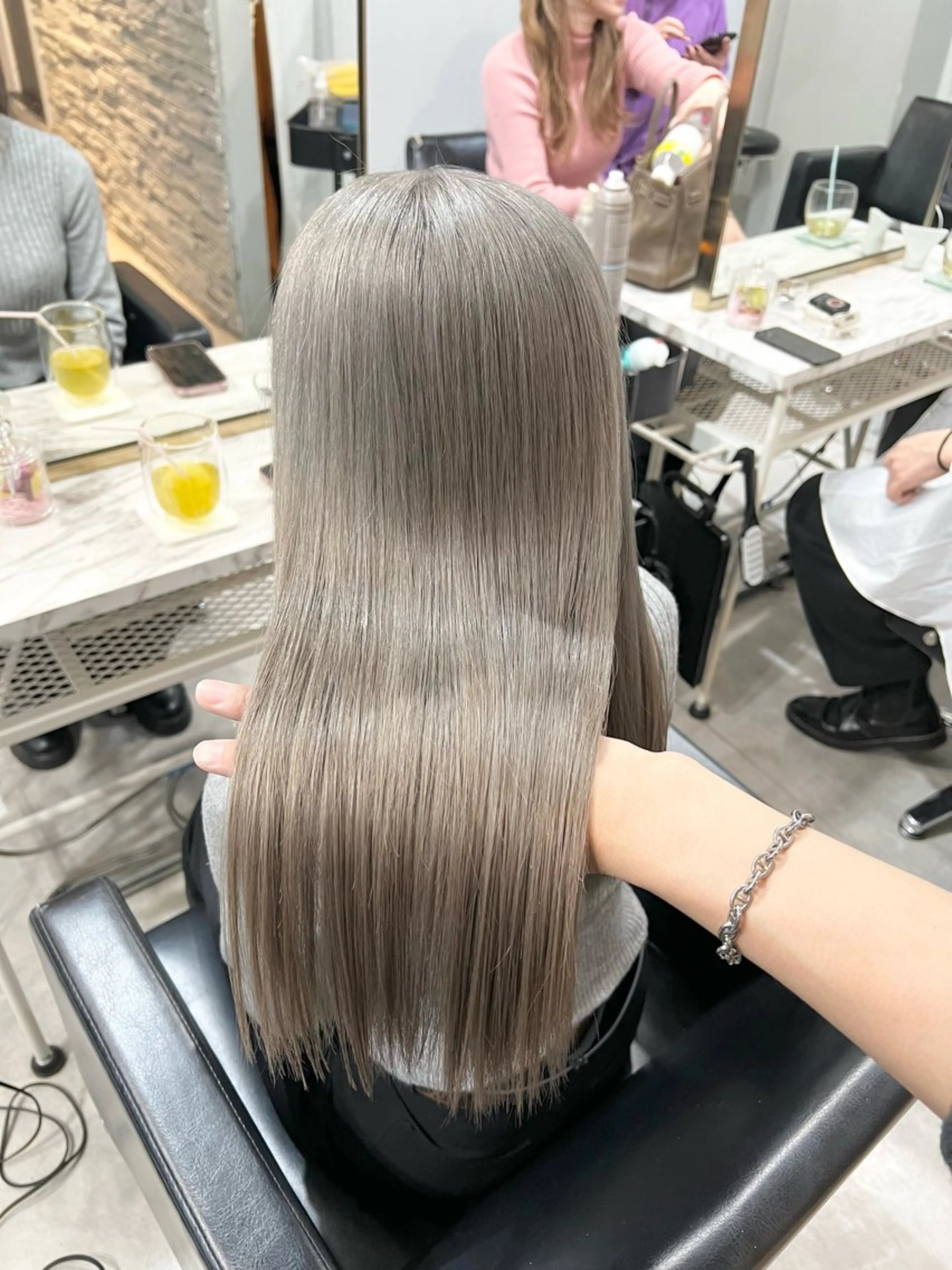 ミディアム カラー カット ヘアカラー トリートメント ヘアセット 🫧艶ダブルカラー ブリーチ🫧トモヤのヘアスタイル