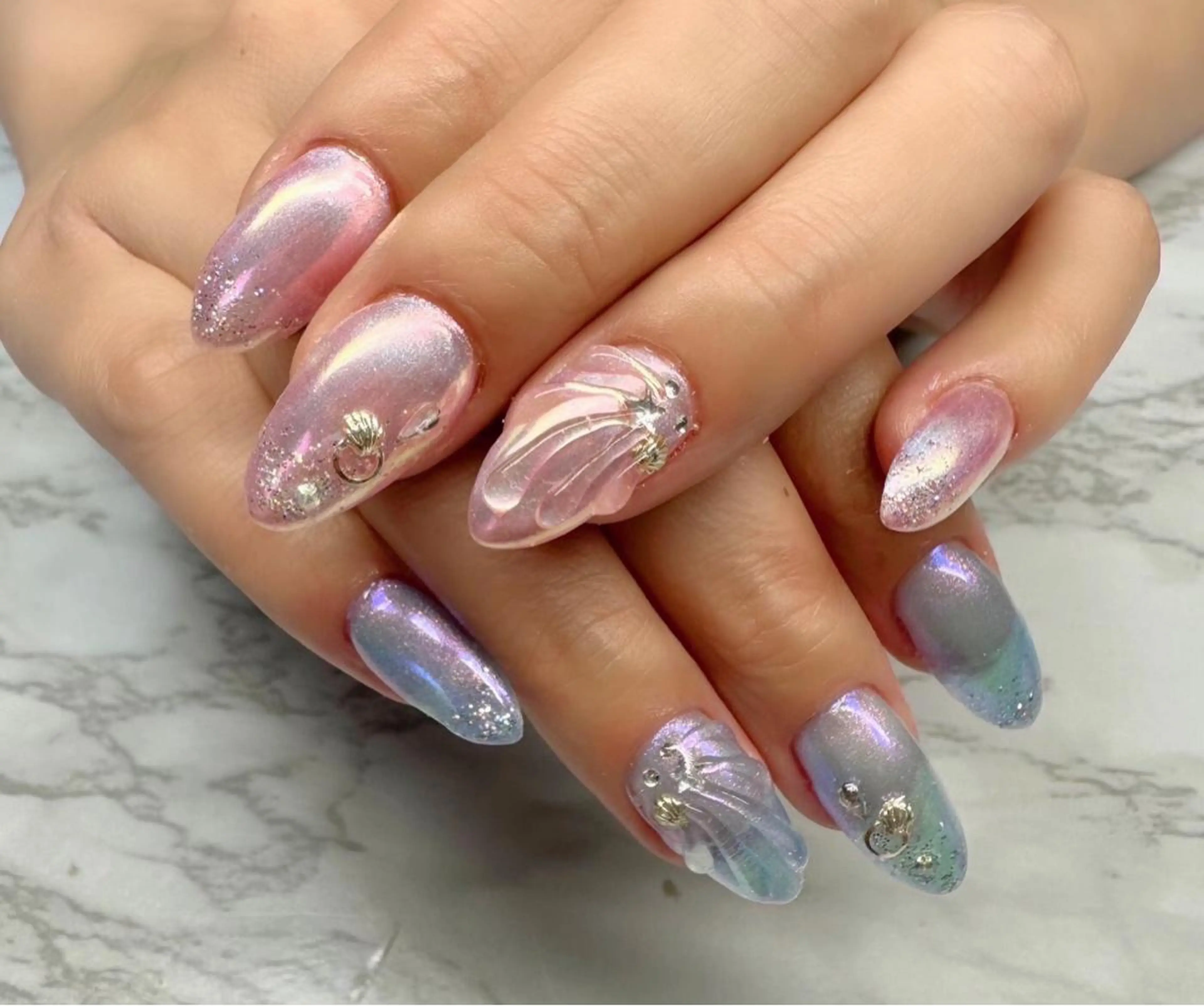 ネイル オーロラネイル 夏ネイル M.N_ nailのネイルデザイン