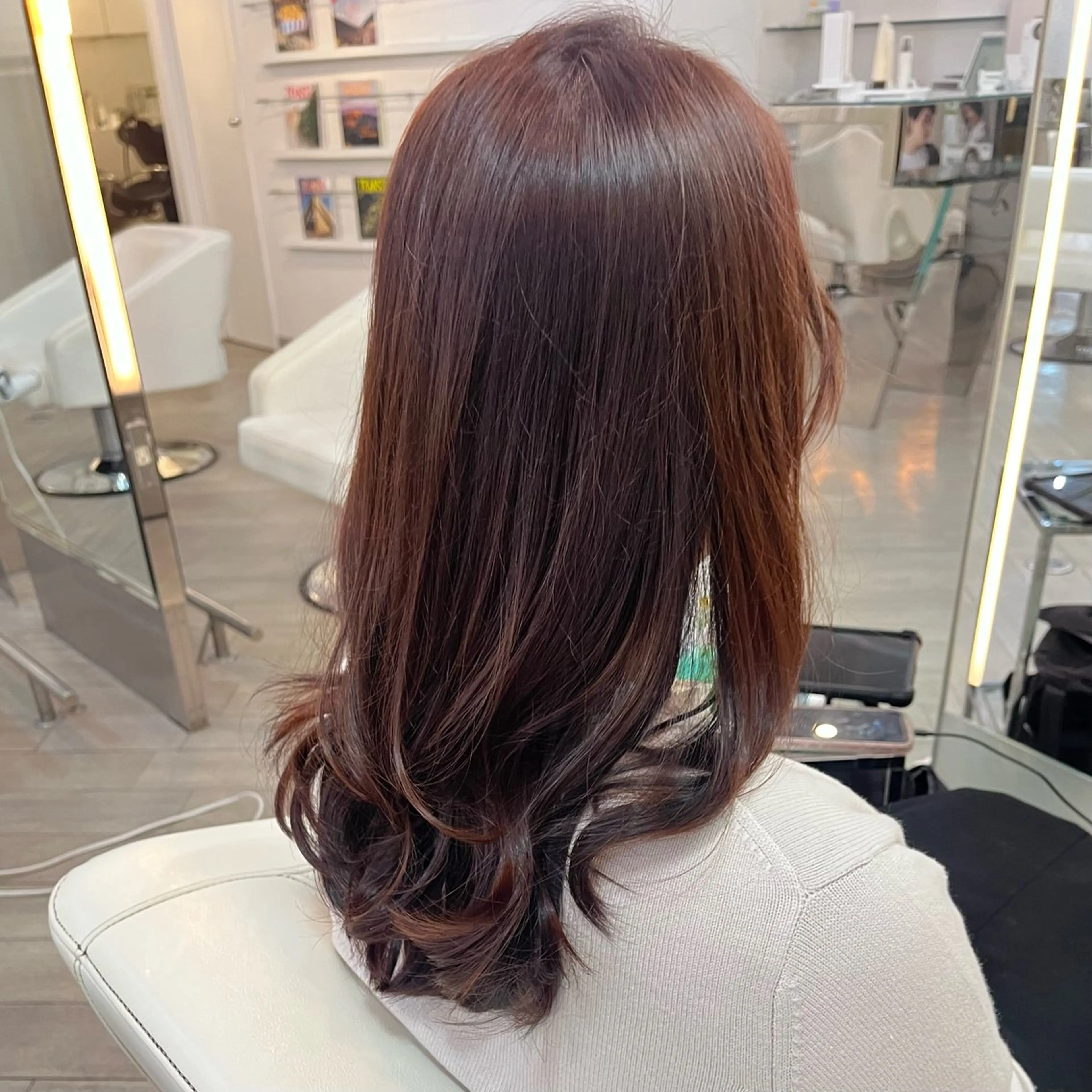 ロング フルカワ リナのヘアスタイル