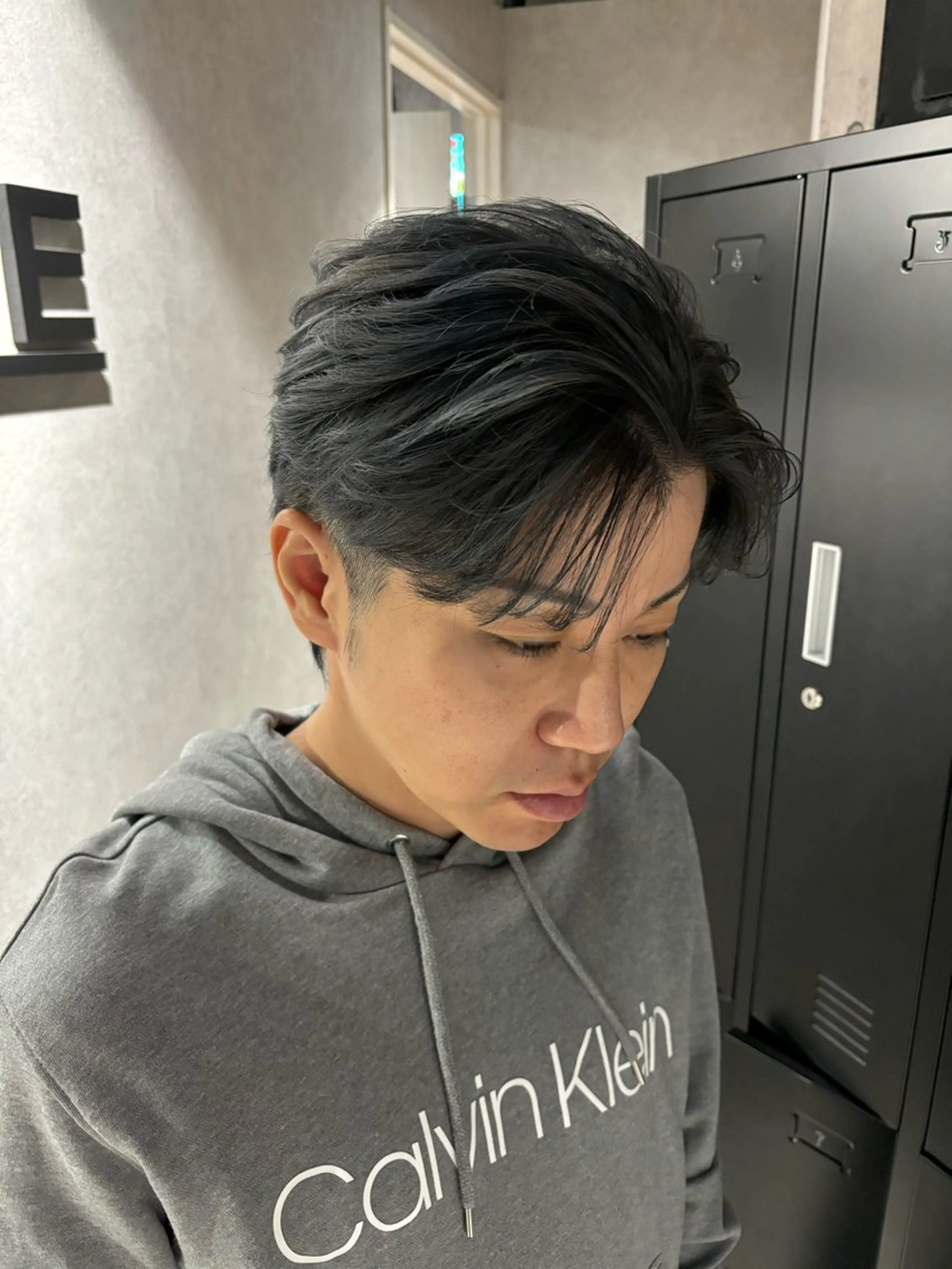 カラー メンズ アッシュ アッシュグレー カット ヘアカラー トリートメント _white【京橋店】所属・_WHITE / KENTOのヘアスタイル