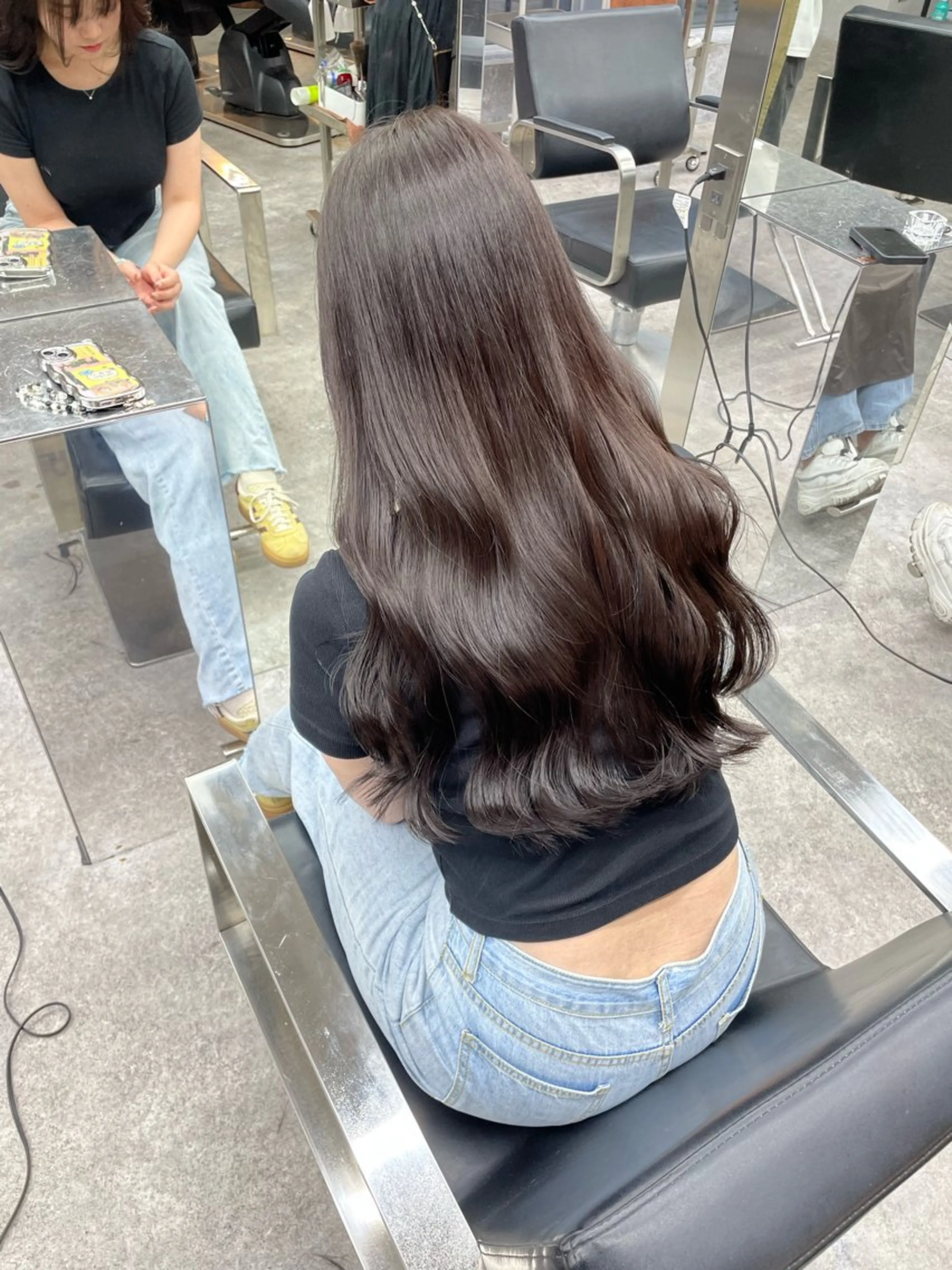 ロング カラー ヘアアレンジ アッシュ アッシュブラウン ブリーチ ブラウンカラー ハイトーンカラー 神戸三宮ダメージレス ブリーチ特化 麟太郎のヘアスタイル