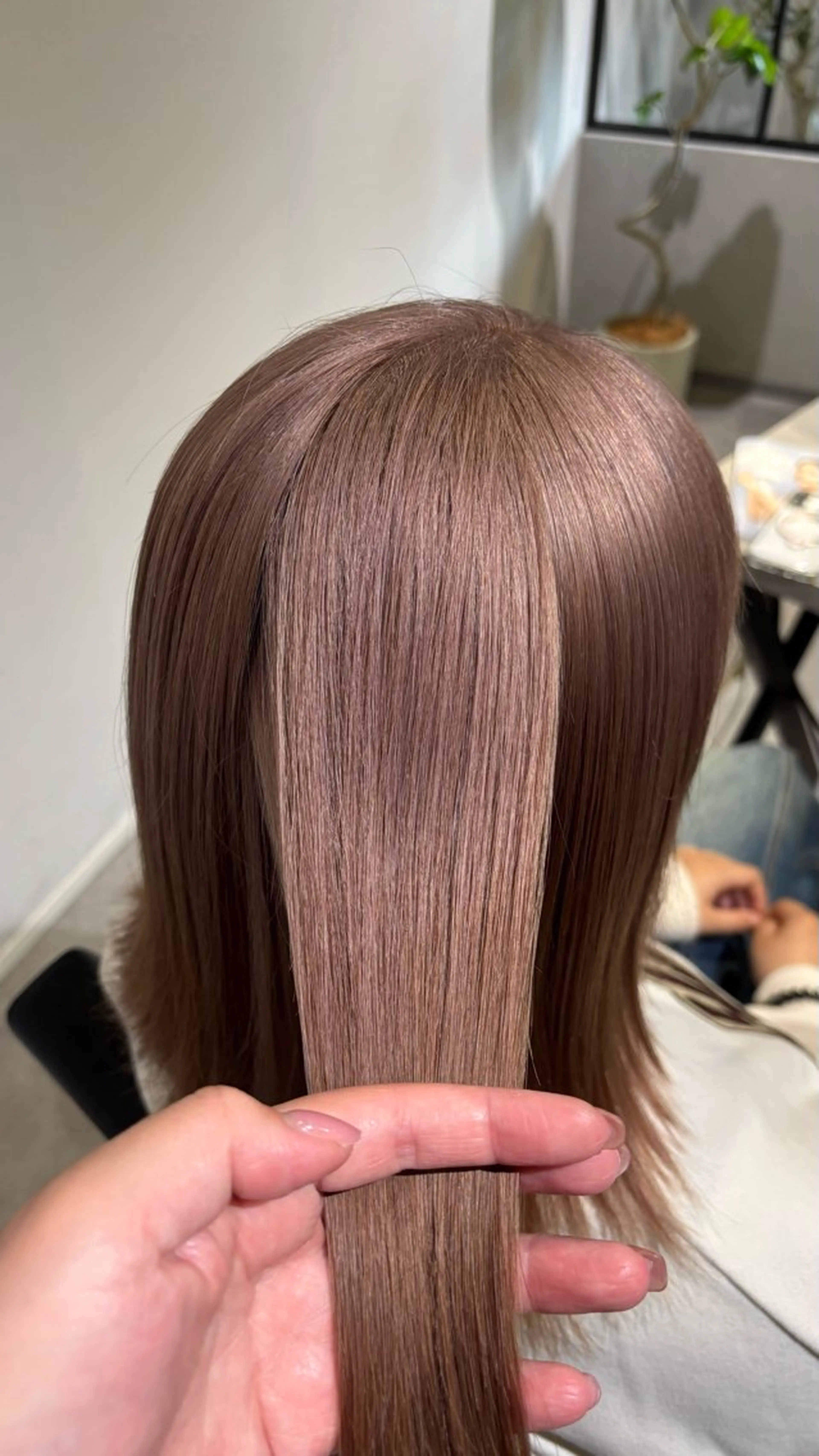 ミディアム カット ヘアカラー YURINO /ボブ ベージュ/ハイトーンのヘアスタイル