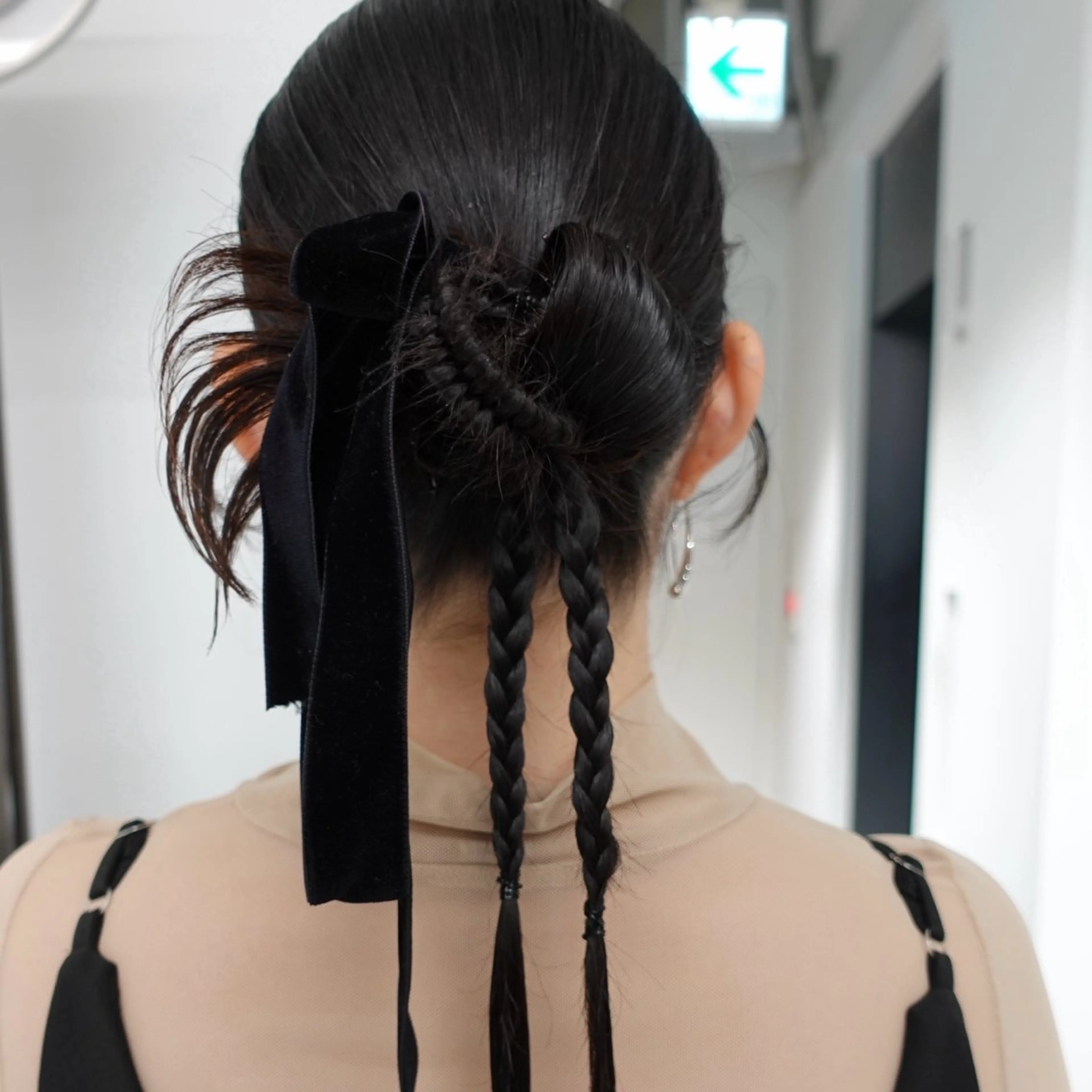 ミディアム ヘアアレンジ ヘアセット 🌐サトウ リョウ🌐のヘアスタイル