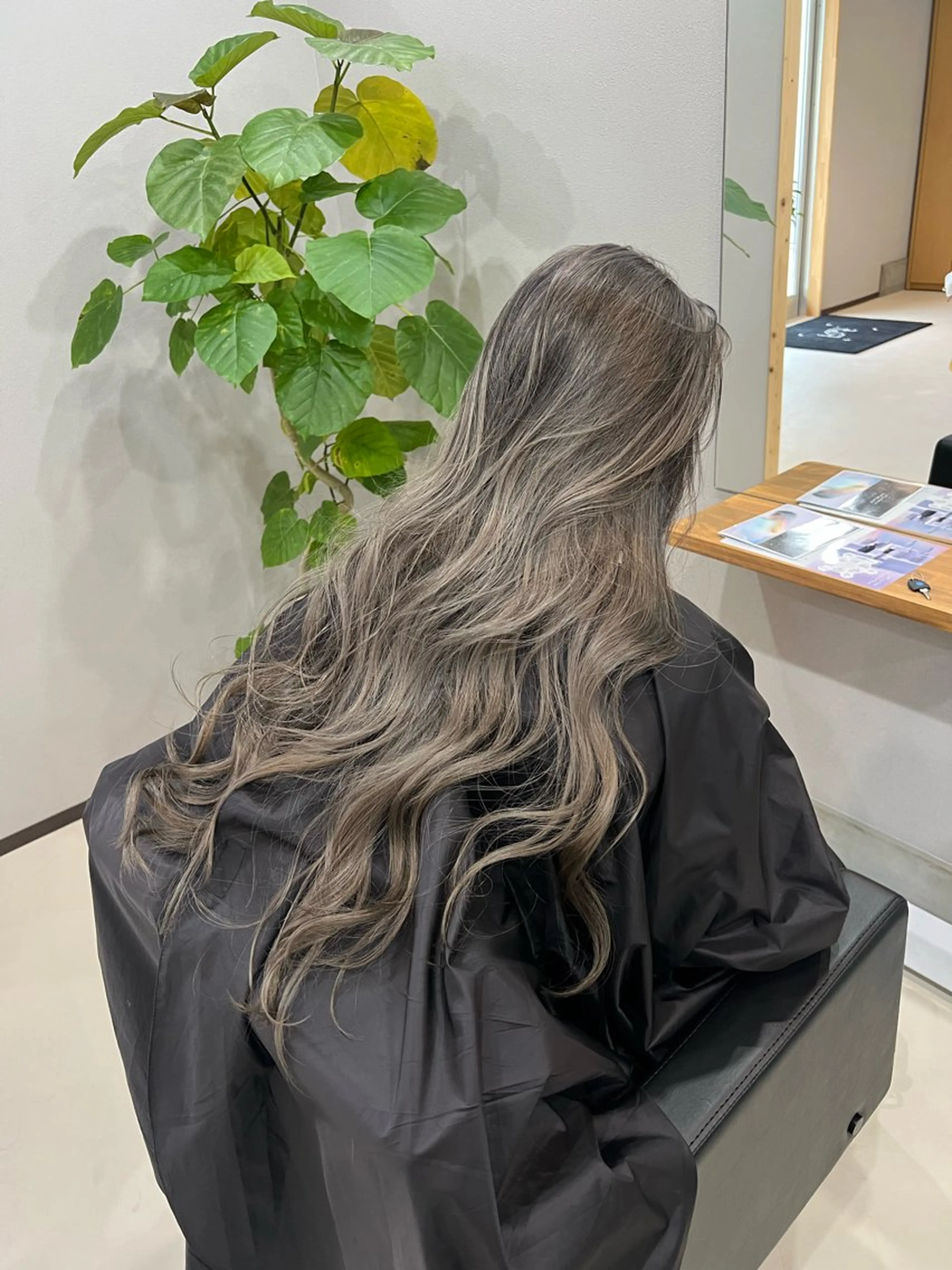 ロング ヘアカラー トリートメント MAYU / Raf.のヘアスタイル