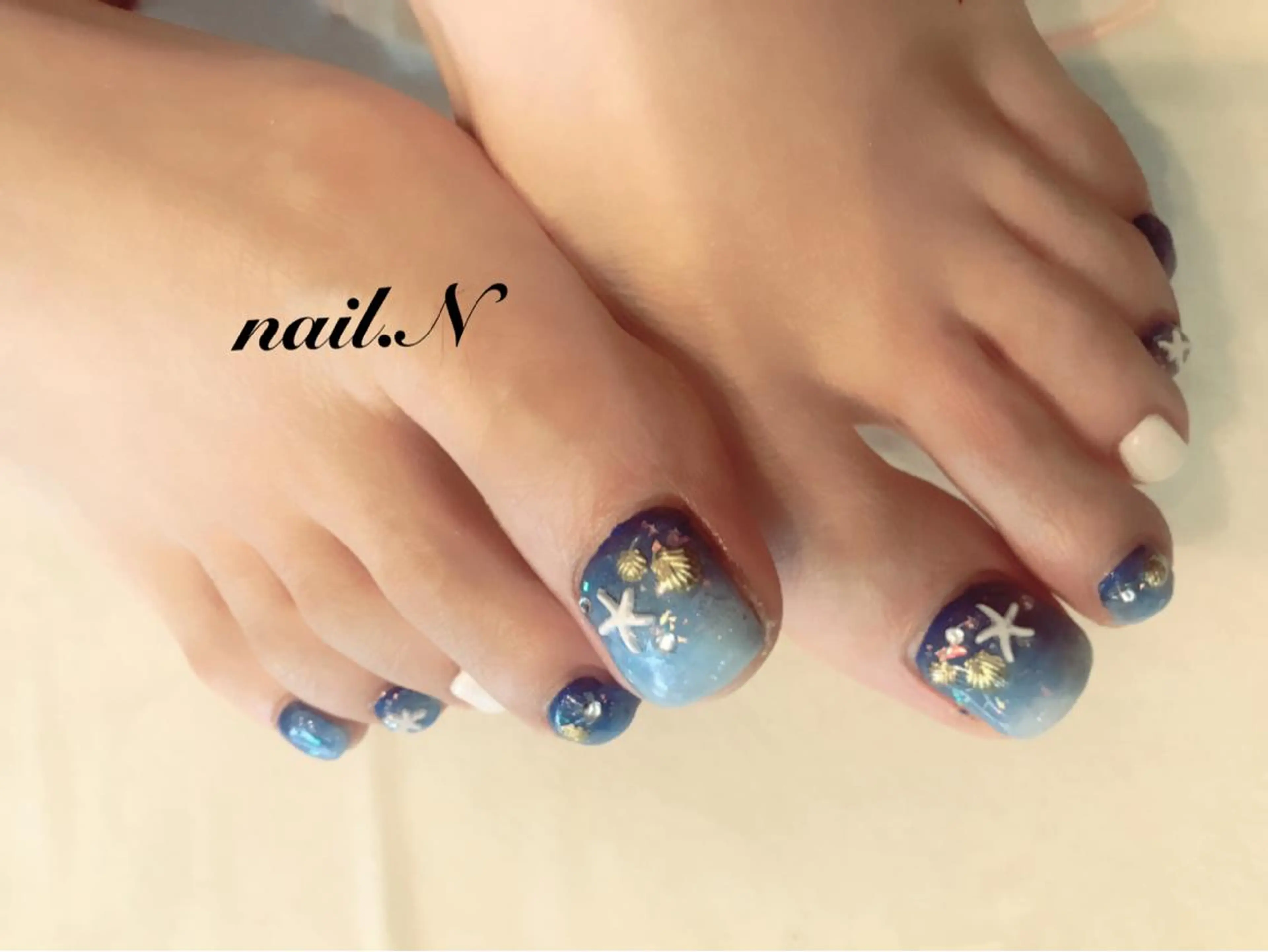 フットジェルネイルデザイン、ケア込の写真