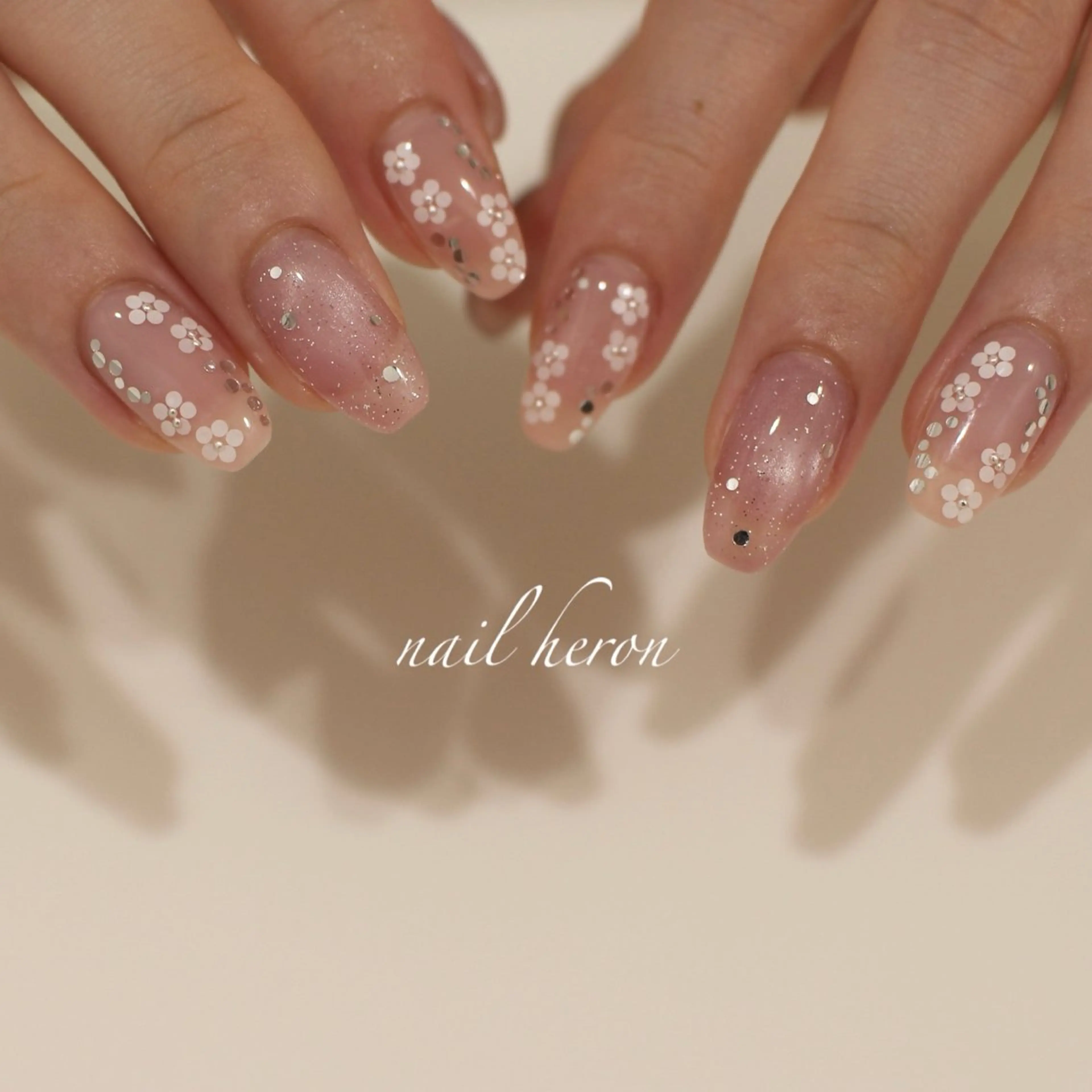 ネイル フラワーネイル ホログラムネイル ハンドネイル saki_ nail heronのネイルデザイン