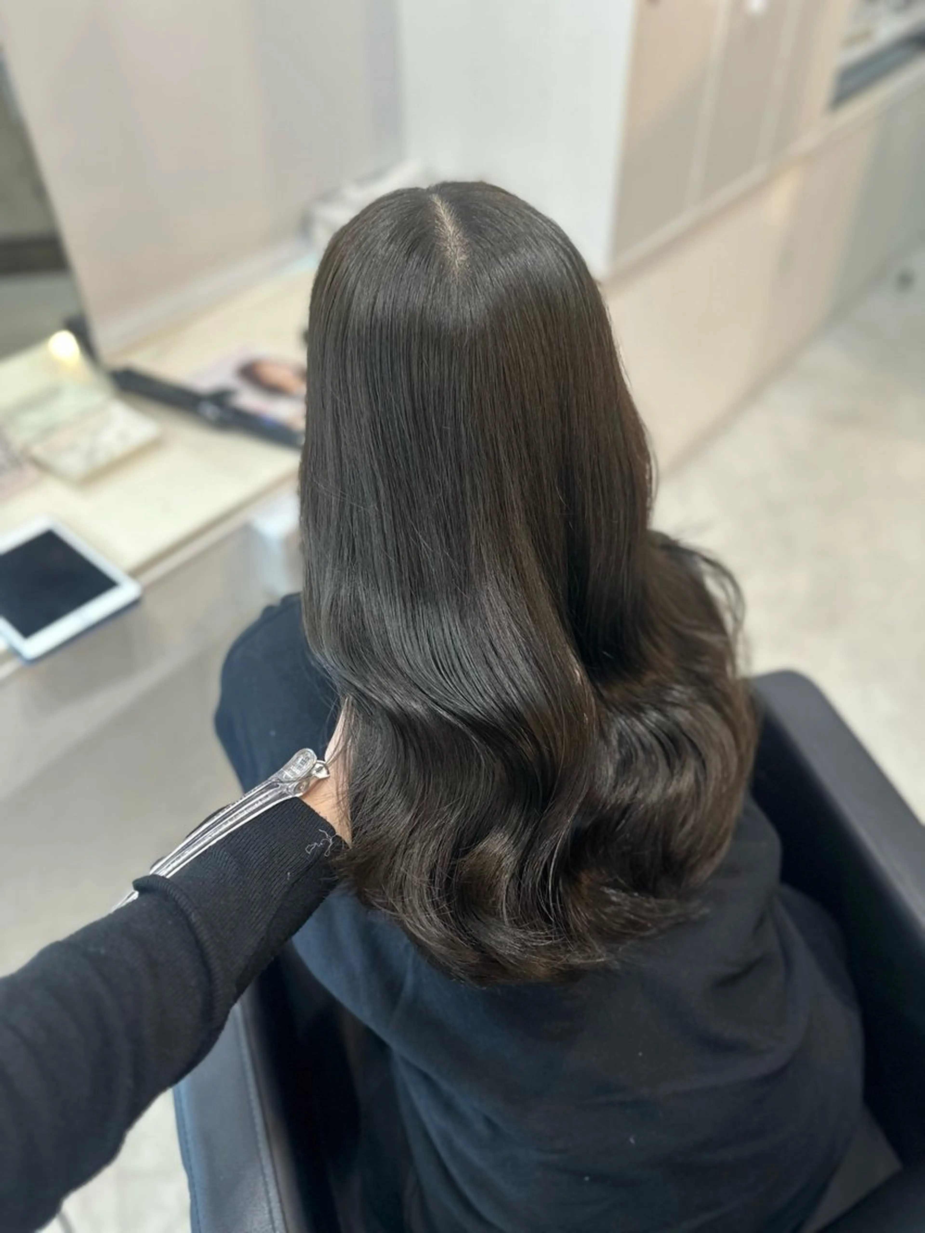 ロング カラー グレージュ オリーブグレージュ オリーブグレー カット ヘアカラー トリートメント 韓国ヘア/髪質改善 /natsuki🧸のヘアスタイル