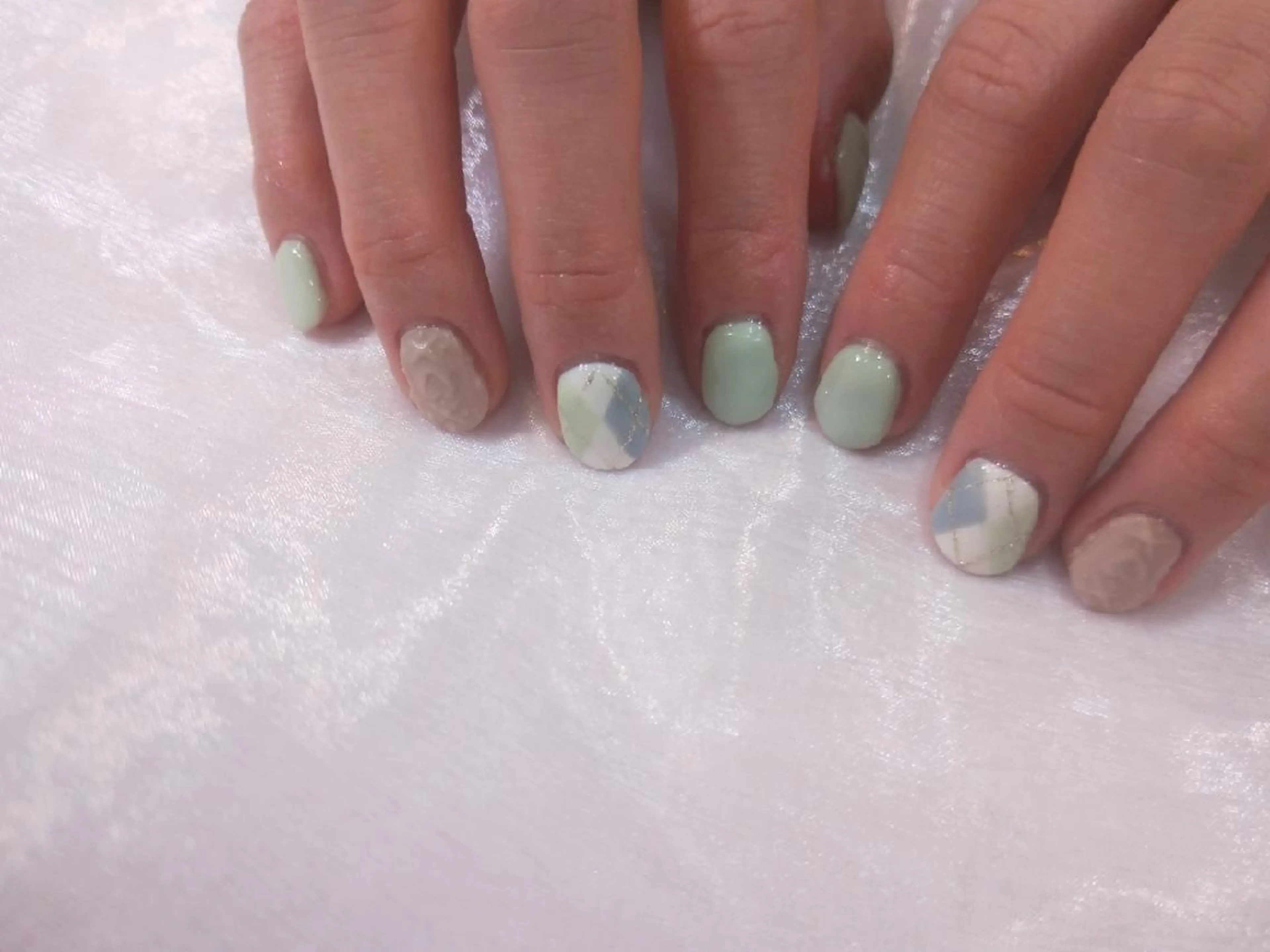 ネイル ハンドネイル ハンドケア R'well所属・はばすみれ🎀ﾈｲﾙ 光ﾌｪｲｼｬﾙ ﾍｱのネイルデザイン